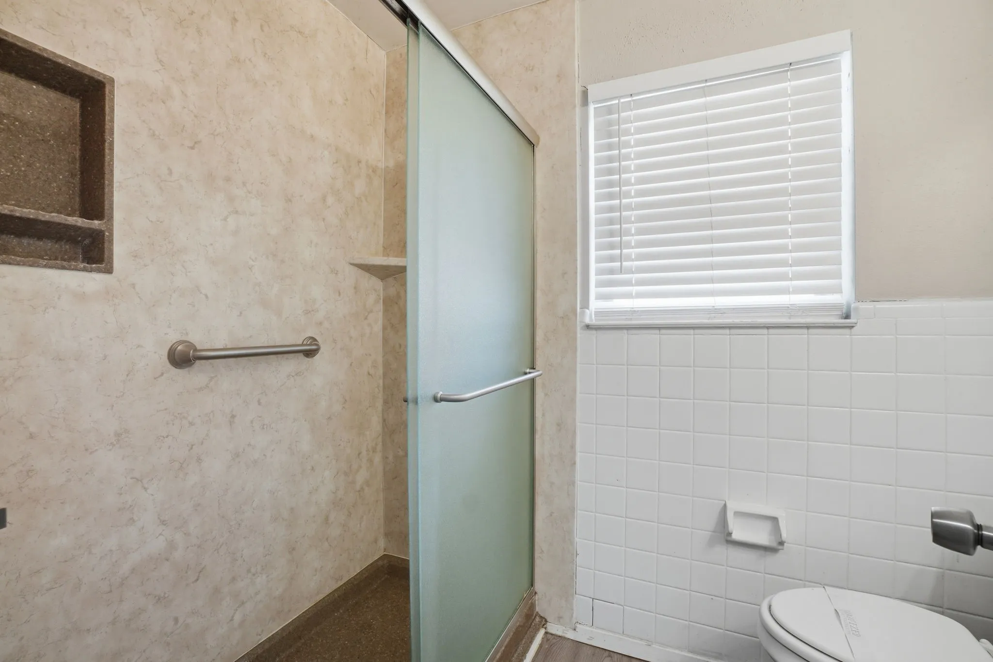 Single Family Residence For Sale in Dallas County , 2430 Mark Drive, Mesquite, Texas 75150, 4 Bedroom, 2 Bathroom, 1 Garage spaces, 1,672 Sqft, built in 1963, mls#21282253, Real Estate Agent in Mesquite, Homes For Sale in Dallas county, Homes For Sale in Mesquite, Realtor in Mesquite Texas, Real Estate Brokerage Independent Realty Texas, Luminita Cordes Realtor