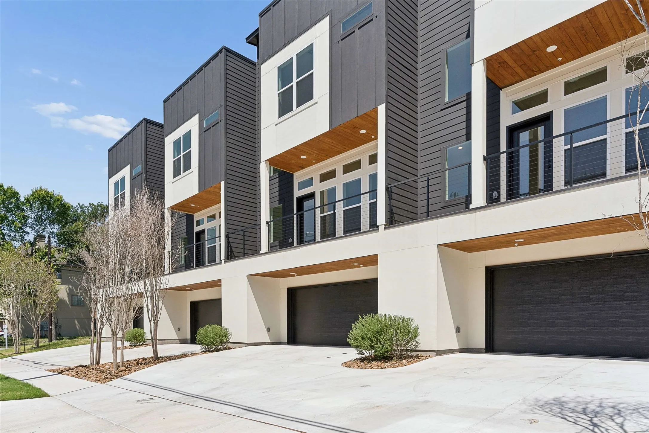 Single Family Residence For Rent in Dallas County , 2202 N Carroll Avenue 104, Dallas, Texas 75204, 2 Bedroom, 3 Bathroom, 2 Garage spaces, 1,840 Sqft, built in 2026, mls#21311911, Real Estate Agent in Dallas, Homes For Rent in Dallas county, Homes For Rent in Dallas, Realtor in Dallas Texas, Real Estate Brokerage Independent Realty Texas, Luminita Cordes Realtor