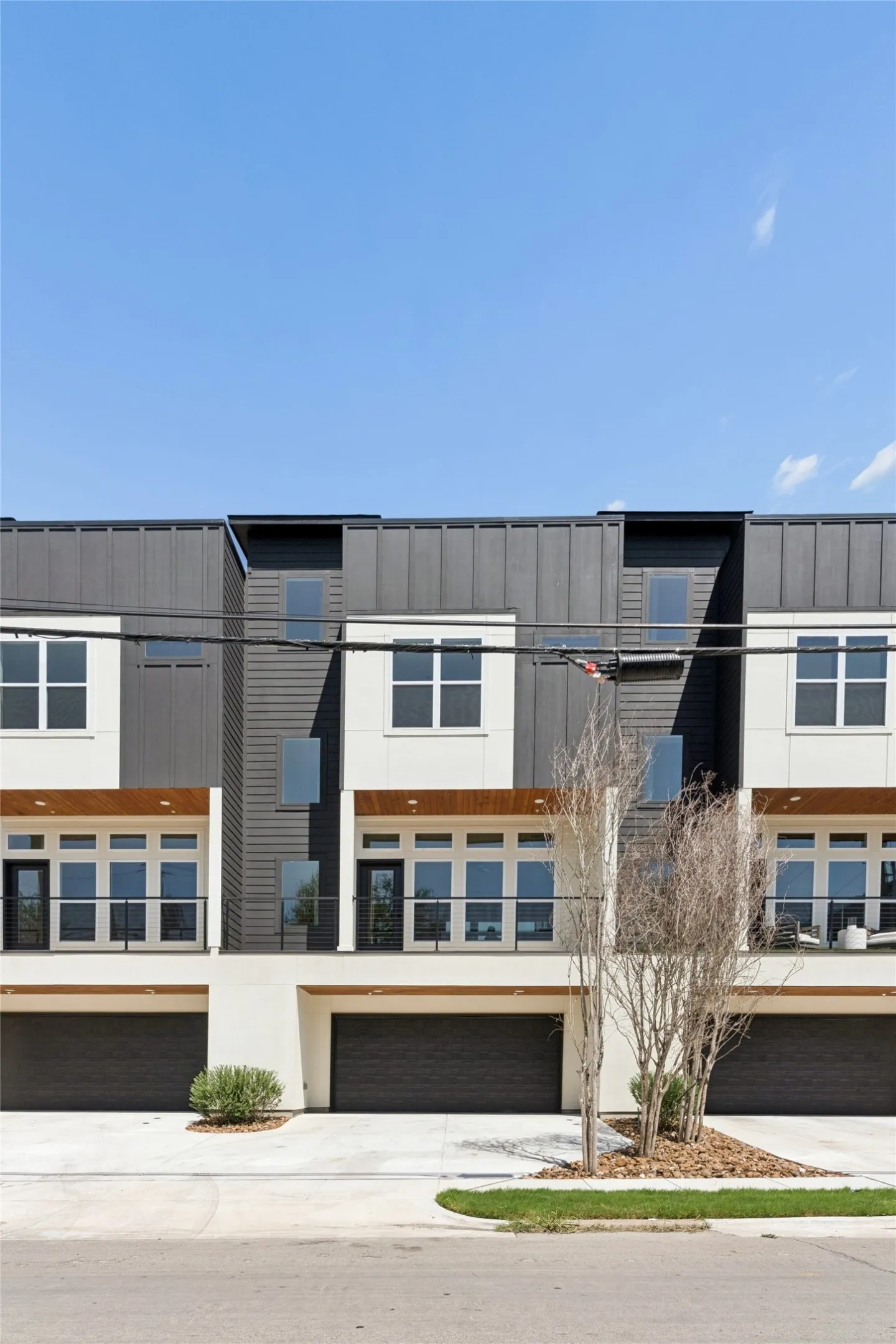 Single Family Residence For Rent in Dallas County , 2202 N Carroll Avenue 104, Dallas, Texas 75204, 2 Bedroom, 3 Bathroom, 2 Garage spaces, 1,840 Sqft, built in 2026, mls#21311911, Real Estate Agent in Dallas, Homes For Rent in Dallas county, Homes For Rent in Dallas, Realtor in Dallas Texas, Real Estate Brokerage Independent Realty Texas, Luminita Cordes Realtor