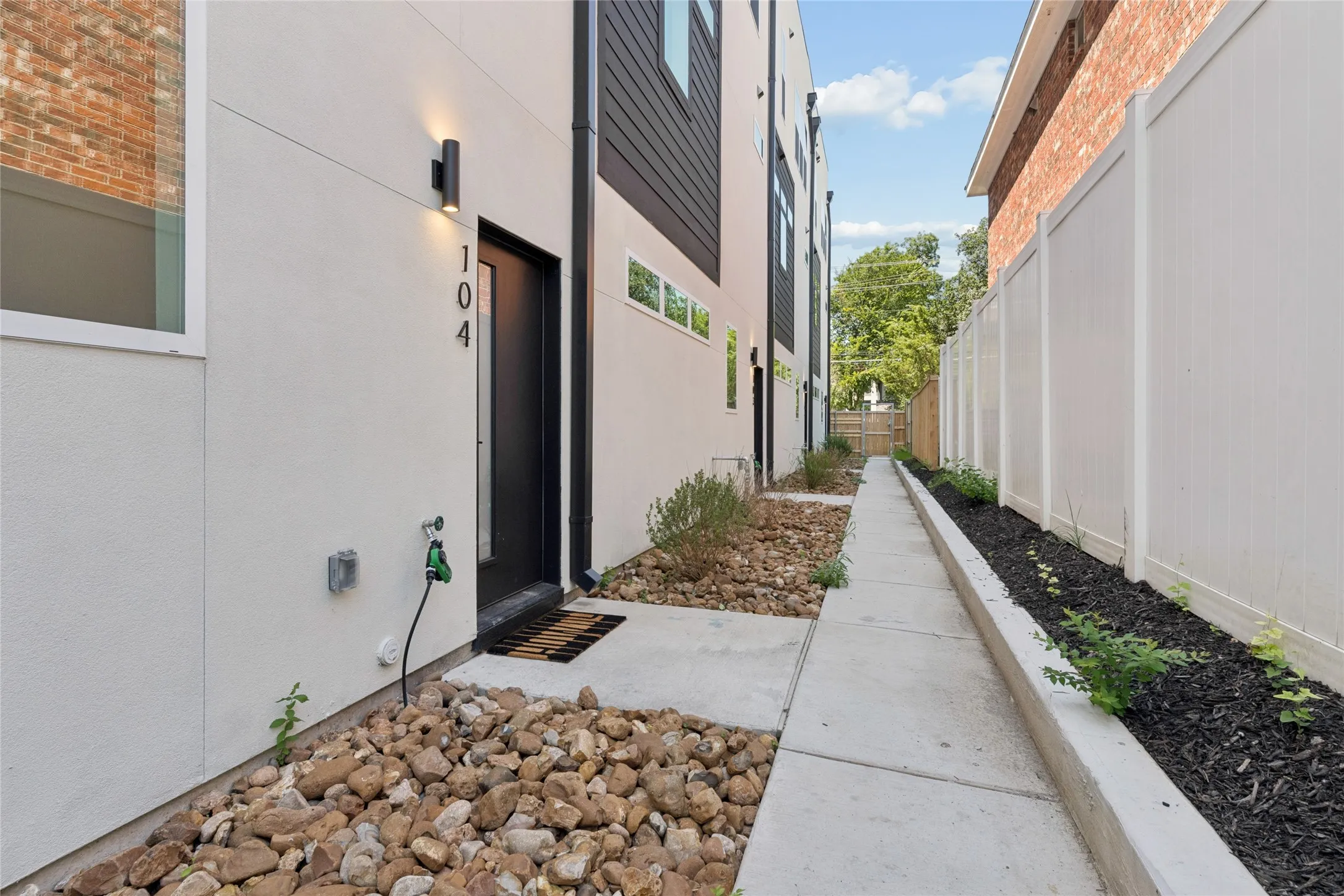 Single Family Residence For Rent in Dallas County , 2202 N Carroll Avenue 104, Dallas, Texas 75204, 2 Bedroom, 3 Bathroom, 2 Garage spaces, 1,840 Sqft, built in 2026, mls#21311911, Real Estate Agent in Dallas, Homes For Rent in Dallas county, Homes For Rent in Dallas, Realtor in Dallas Texas, Real Estate Brokerage Independent Realty Texas, Luminita Cordes Realtor