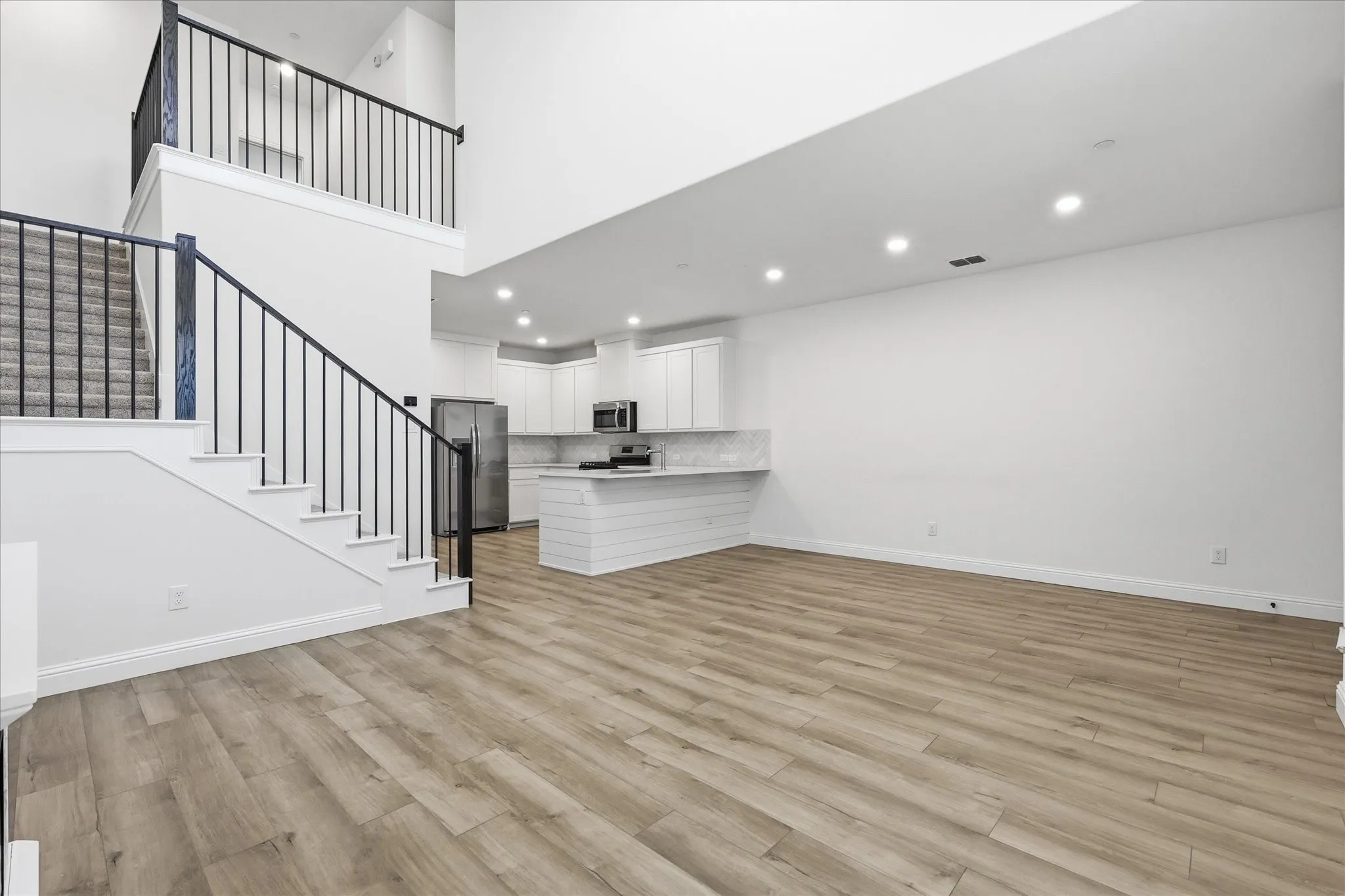 Townhouse For Sale in Dallas County , 2537 Buttonbush Lane, Garland, Texas 75042, 2 Bedroom, 3 Bathroom, 2 Garage spaces, 1,565 Sqft, built in 2023, Price $335,000, mls#21325068, Real Estate Agent in Garland, Homes For Sale in Dallas county, Homes For Sale in Garland, Realtor in Garland Texas, Real Estate Brokerage Independent Realty Texas, Luminita Cordes Realtor