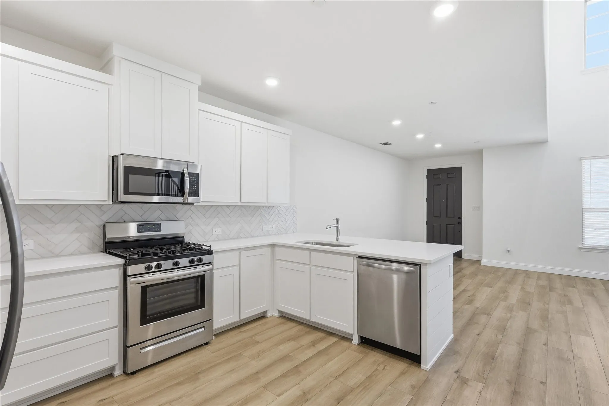 Townhouse For Sale in Dallas County , 2537 Buttonbush Lane, Garland, Texas 75042, 2 Bedroom, 3 Bathroom, 2 Garage spaces, 1,565 Sqft, built in 2023, Price $335,000, mls#21325068, Real Estate Agent in Garland, Homes For Sale in Dallas county, Homes For Sale in Garland, Realtor in Garland Texas, Real Estate Brokerage Independent Realty Texas, Luminita Cordes Realtor