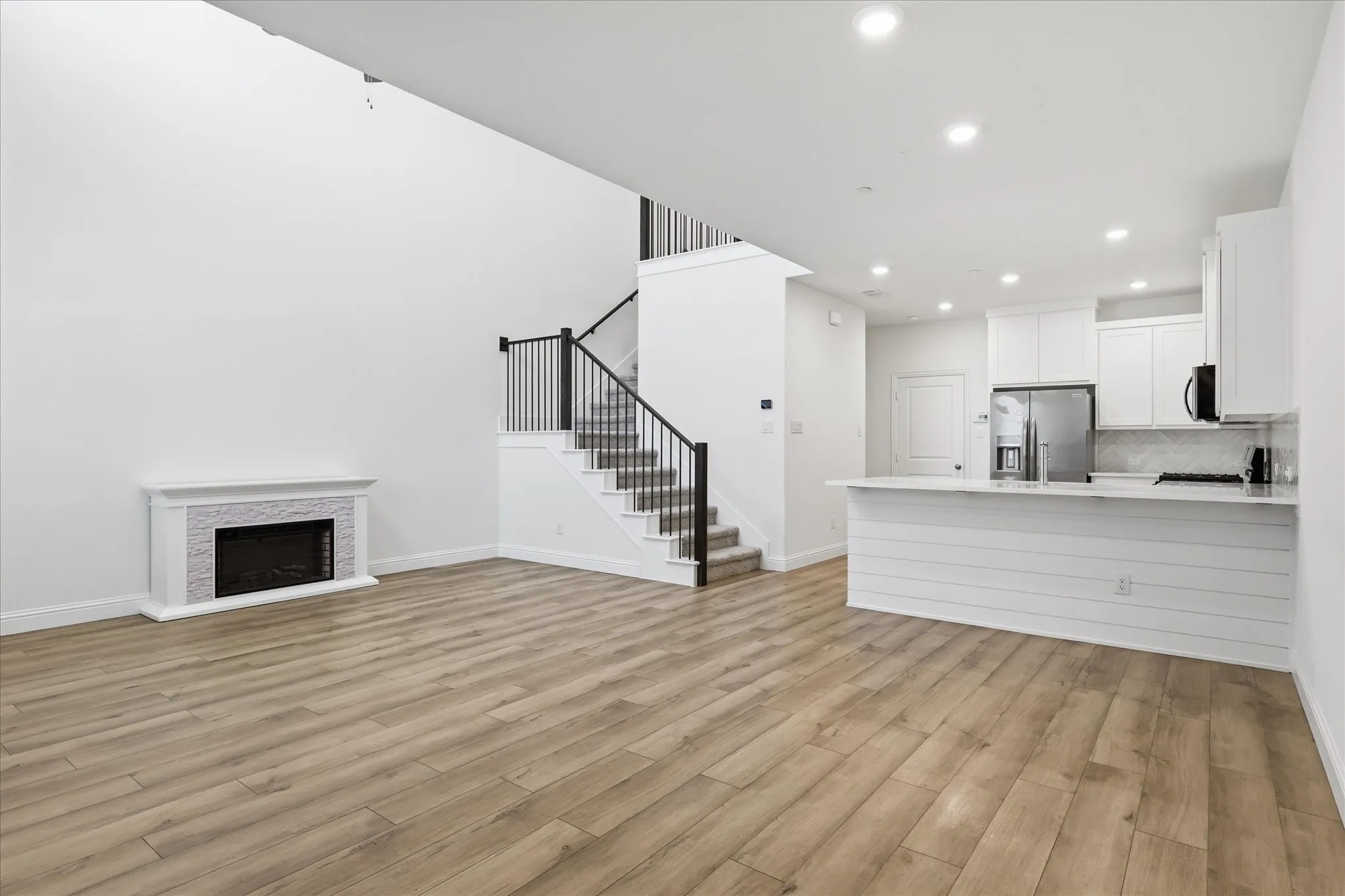Townhouse For Sale in Dallas County , 2537 Buttonbush Lane, Garland, Texas 75042, 2 Bedroom, 3 Bathroom, 2 Garage spaces, 1,565 Sqft, built in 2023, Price $335,000, mls#21325068, Real Estate Agent in Garland, Homes For Sale in Dallas county, Homes For Sale in Garland, Realtor in Garland Texas, Real Estate Brokerage Independent Realty Texas, Luminita Cordes Realtor