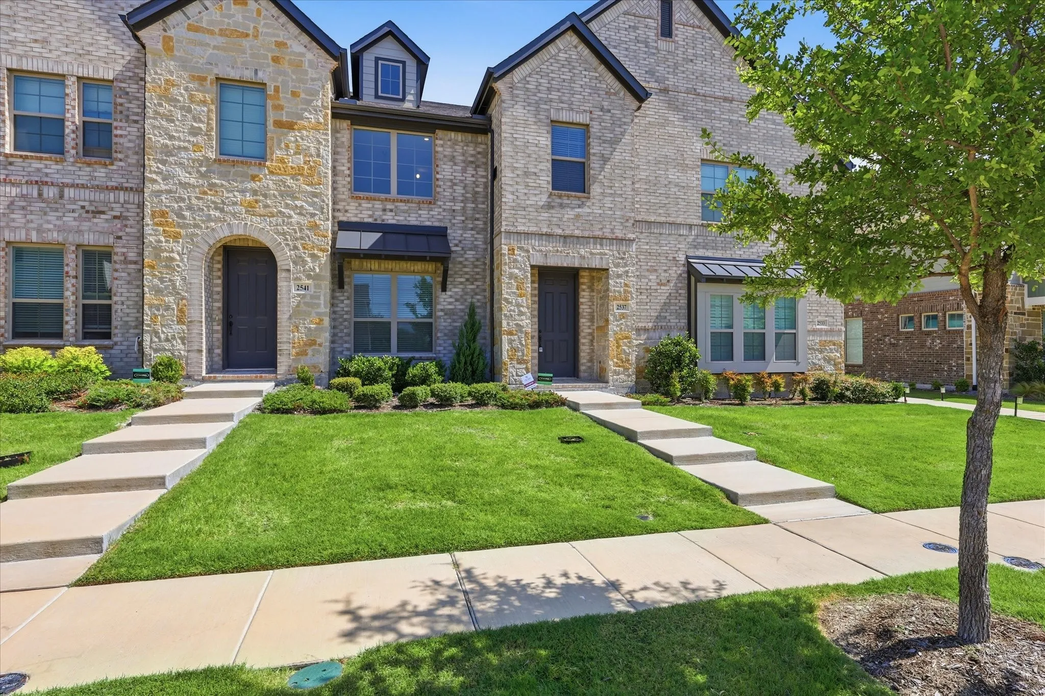 Townhouse For Sale in Dallas County , 2537 Buttonbush Lane, Garland, Texas 75042, 2 Bedroom, 3 Bathroom, 2 Garage spaces, 1,565 Sqft, built in 2023, Price $335,000, mls#21325068, Real Estate Agent in Garland, Homes For Sale in Dallas county, Homes For Sale in Garland, Realtor in Garland Texas, Real Estate Brokerage Independent Realty Texas, Luminita Cordes Realtor