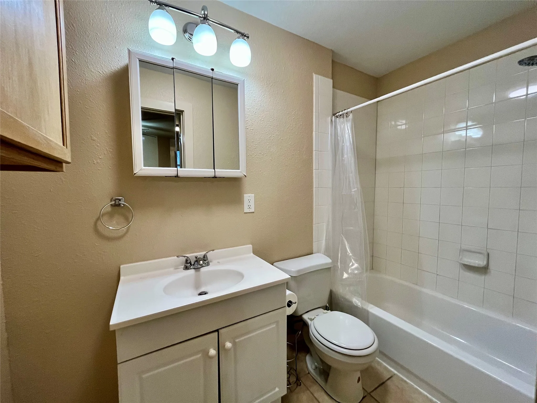 Enjoy a clean and refreshed bathroom complete with a modern vanity, great overhead lighting, and a pristine tub-shower combo.
