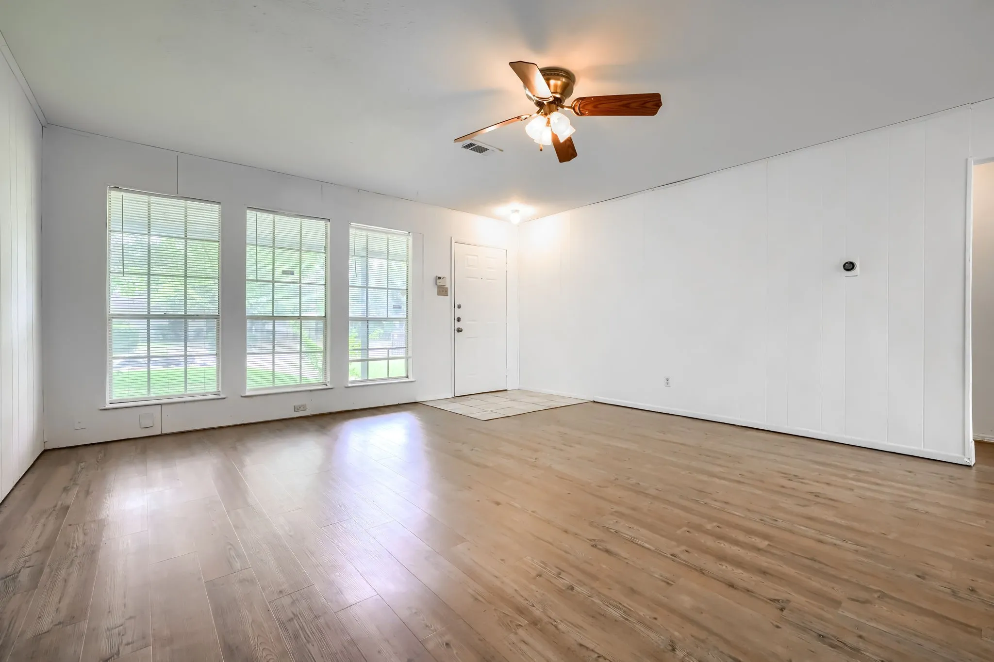 Single Family Residence For Rent in Dallas County , 9661 Limestone Drive, Dallas, Texas 75217, 4 Bedroom, 2 Bathroom, Garage spaces, 1,341 Sqft, built in 1972, mls#21307391, Real Estate Agent in Dallas, Homes For Rent in Dallas county, Homes For Rent in Dallas, Realtor in Dallas Texas, Real Estate Brokerage Independent Realty Texas, Luminita Cordes Realtor