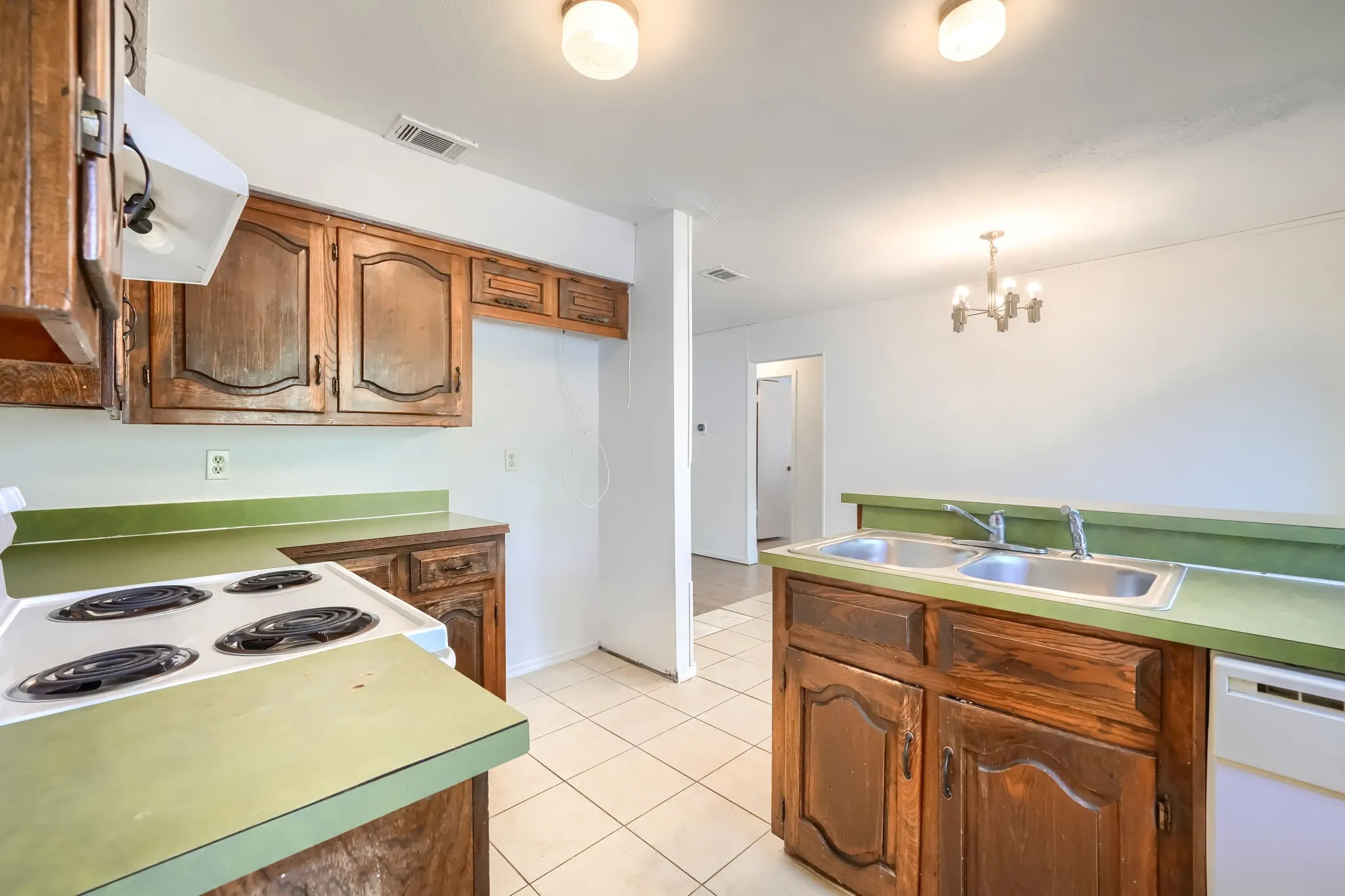 Single Family Residence For Rent in Dallas County , 9661 Limestone Drive, Dallas, Texas 75217, 4 Bedroom, 2 Bathroom, Garage spaces, 1,341 Sqft, built in 1972, mls#21307391, Real Estate Agent in Dallas, Homes For Rent in Dallas county, Homes For Rent in Dallas, Realtor in Dallas Texas, Real Estate Brokerage Independent Realty Texas, Luminita Cordes Realtor