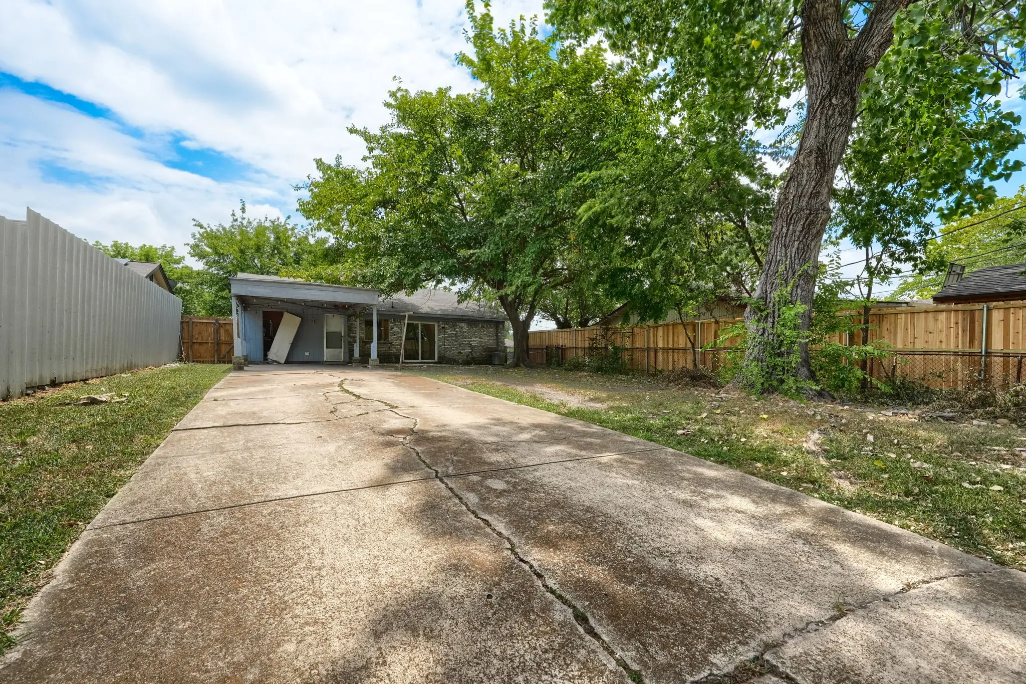 Single Family Residence For Rent in Dallas County , 9661 Limestone Drive, Dallas, Texas 75217, 4 Bedroom, 2 Bathroom, Garage spaces, 1,341 Sqft, built in 1972, mls#21307391, Real Estate Agent in Dallas, Homes For Rent in Dallas county, Homes For Rent in Dallas, Realtor in Dallas Texas, Real Estate Brokerage Independent Realty Texas, Luminita Cordes Realtor