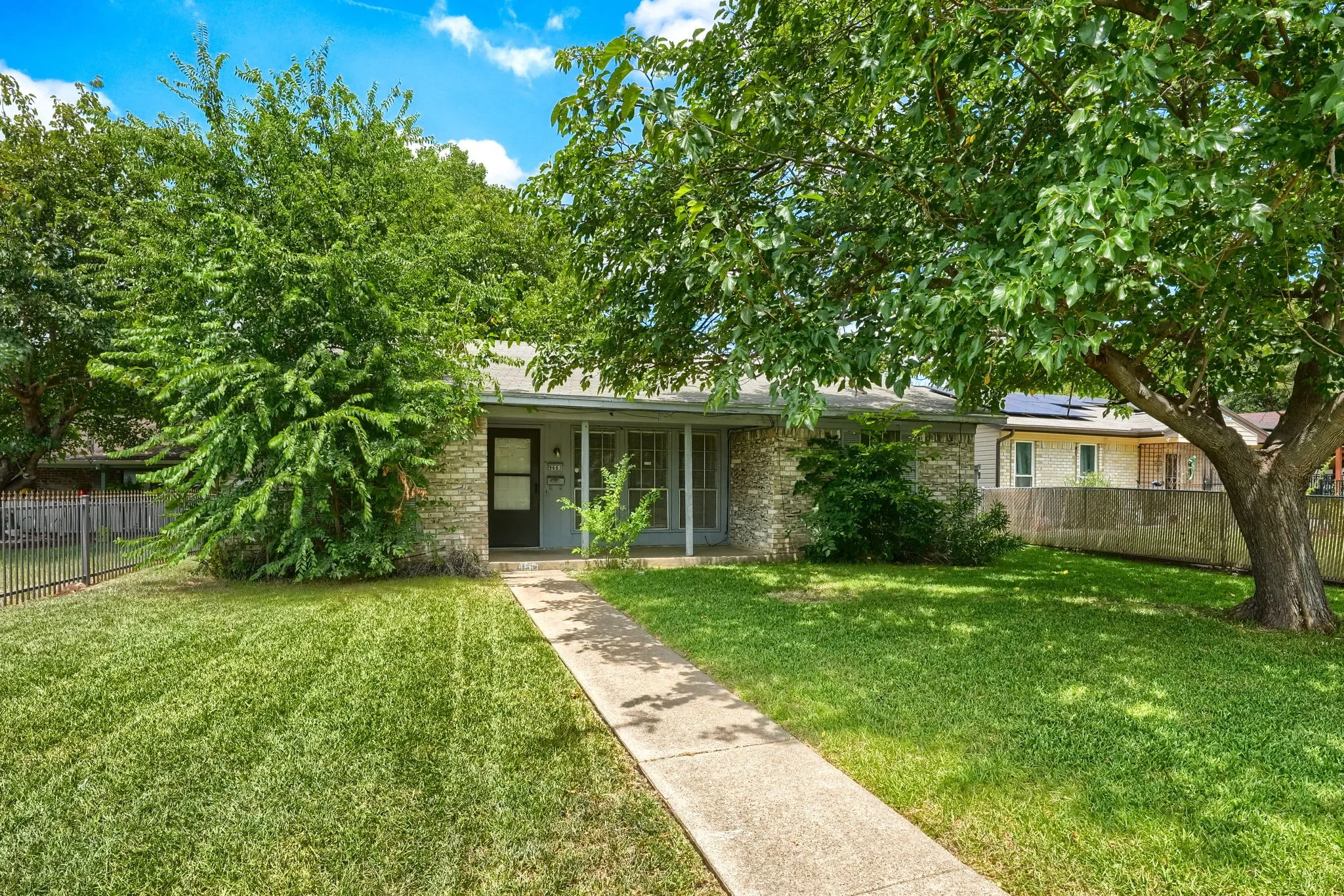 Single Family Residence For Rent in Dallas County , 9661 Limestone Drive, Dallas, Texas 75217, 4 Bedroom, 2 Bathroom, Garage spaces, 1,341 Sqft, built in 1972, mls#21307391, Real Estate Agent in Dallas, Homes For Rent in Dallas county, Homes For Rent in Dallas, Realtor in Dallas Texas, Real Estate Brokerage Independent Realty Texas, Luminita Cordes Realtor
