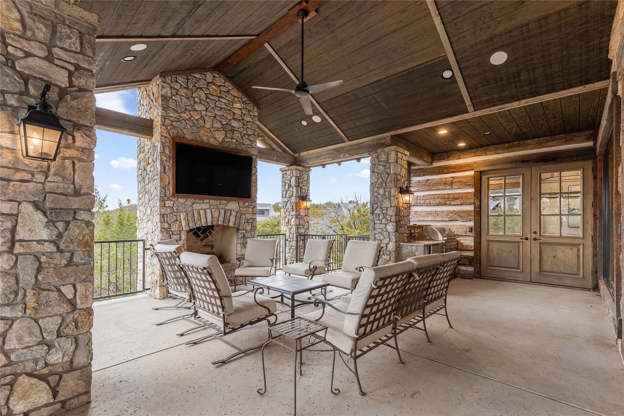 2nd floor patio