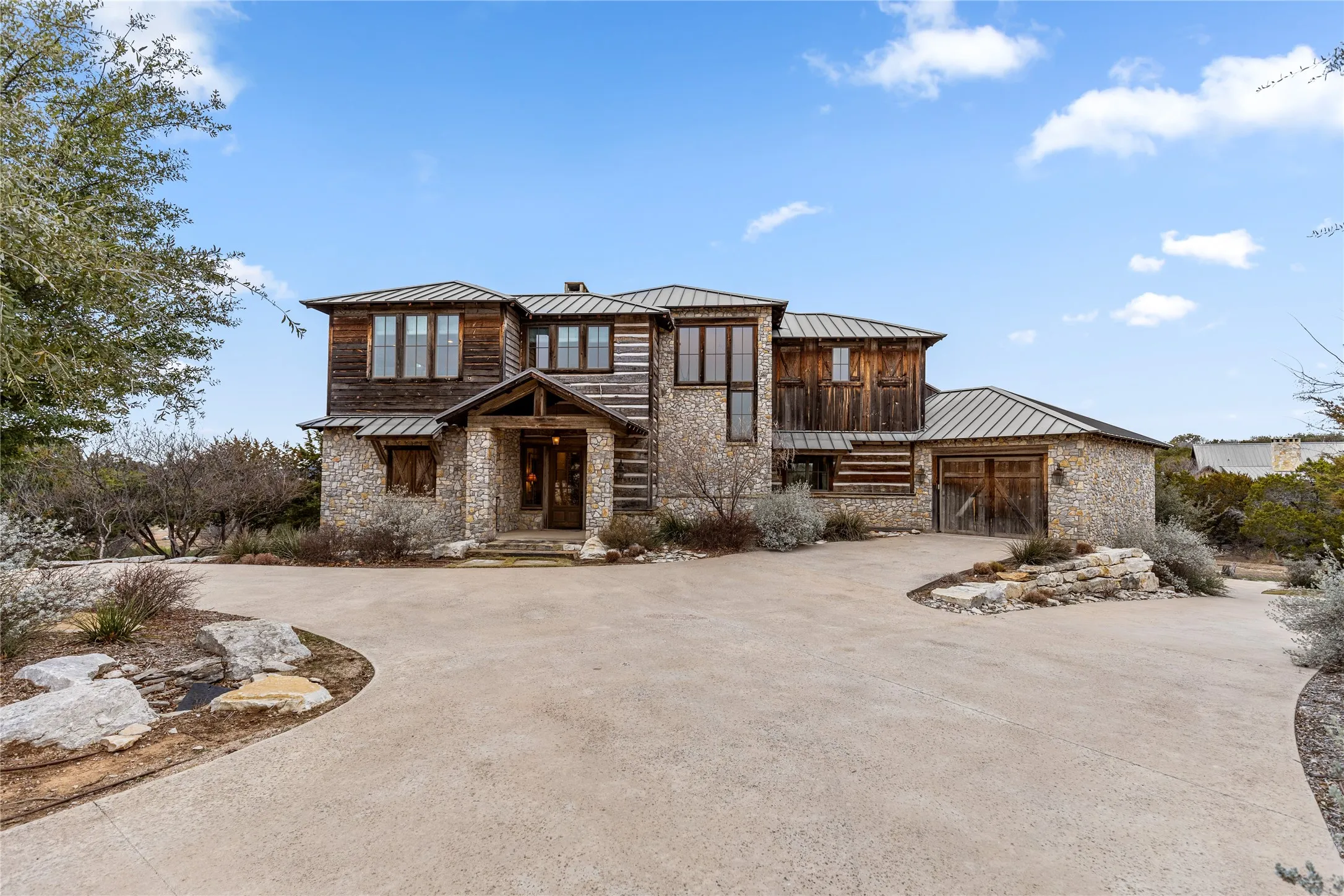 Single Family Residence For Sale in Palo Pinto County , 1064 Hidden Creek Drive, Graford, Texas 76449, 5 Bedroom, 8 Bathroom, 2 Garage spaces, 5,996 Sqft, built in 2015, mls#21326976, Real Estate Agent in Graford, Homes For Sale in Palo Pinto county, Homes For Sale in Graford, Realtor in Graford Texas, Real Estate Brokerage Independent Realty Texas, Luminita Cordes Realtor