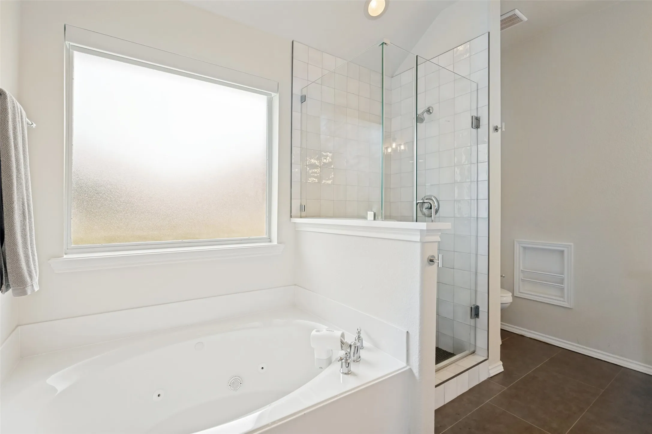 Single Family Residence For Sale in Collin County , 200 Ferndale Drive, Mc Kinney, Texas 75071, 3 Bedroom, 2 Bathroom, 2 Garage spaces, 1,801 Sqft, built in 2004, mls#21326547, Real Estate Agent in Mc Kinney, Homes For Sale in Collin county, Homes For Sale in Mc Kinney, Realtor in Mc Kinney Texas, Real Estate Brokerage Independent Realty Texas, Luminita Cordes Realtor