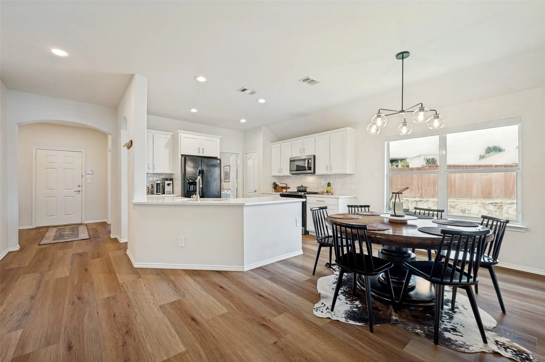 Single Family Residence For Sale in Collin County , 200 Ferndale Drive, Mc Kinney, Texas 75071, 3 Bedroom, 2 Bathroom, 2 Garage spaces, 1,801 Sqft, built in 2004, mls#21326547, Real Estate Agent in Mc Kinney, Homes For Sale in Collin county, Homes For Sale in Mc Kinney, Realtor in Mc Kinney Texas, Real Estate Brokerage Independent Realty Texas, Luminita Cordes Realtor