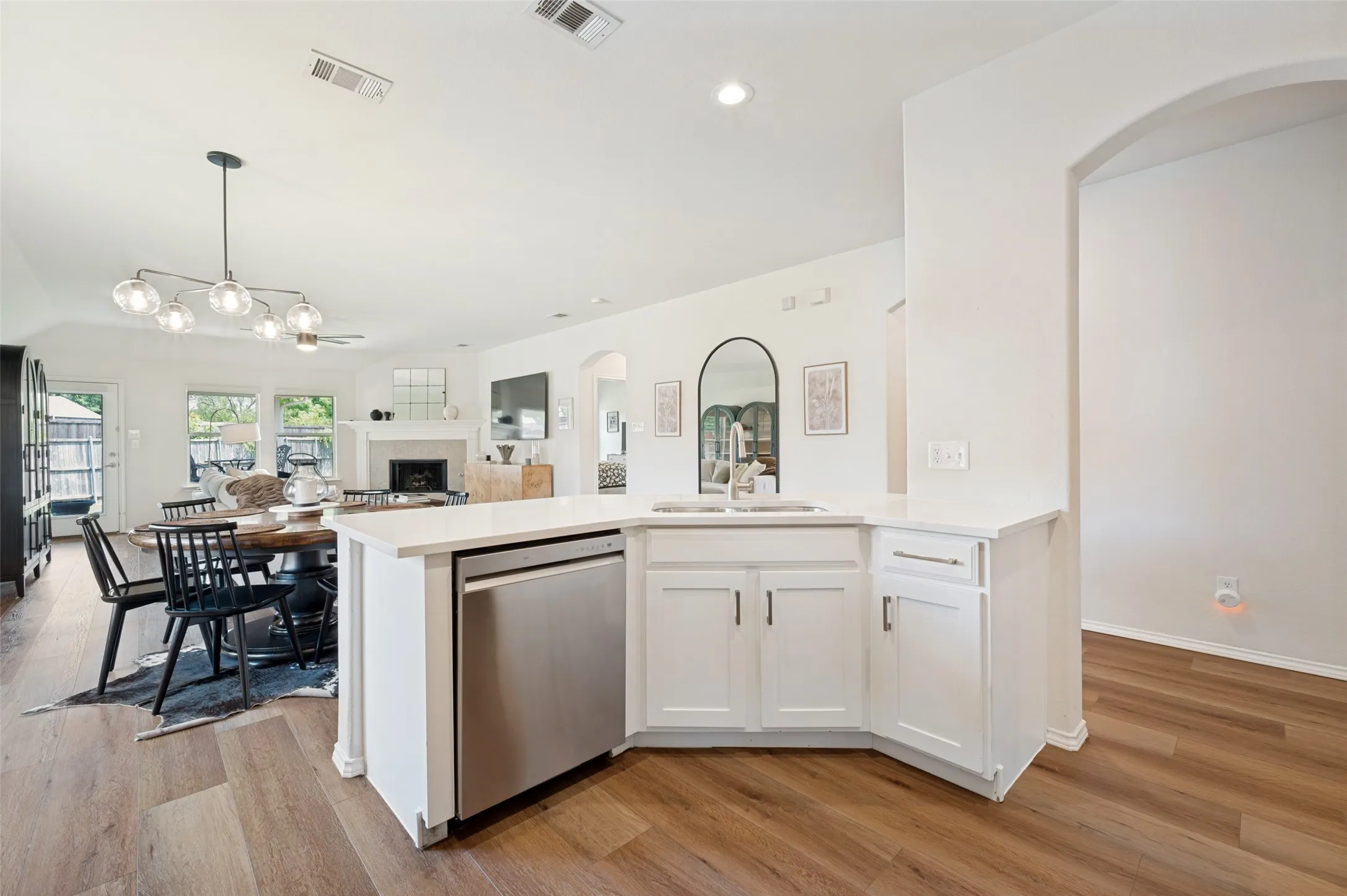 Single Family Residence For Sale in Collin County , 200 Ferndale Drive, Mc Kinney, Texas 75071, 3 Bedroom, 2 Bathroom, 2 Garage spaces, 1,801 Sqft, built in 2004, mls#21326547, Real Estate Agent in Mc Kinney, Homes For Sale in Collin county, Homes For Sale in Mc Kinney, Realtor in Mc Kinney Texas, Real Estate Brokerage Independent Realty Texas, Luminita Cordes Realtor