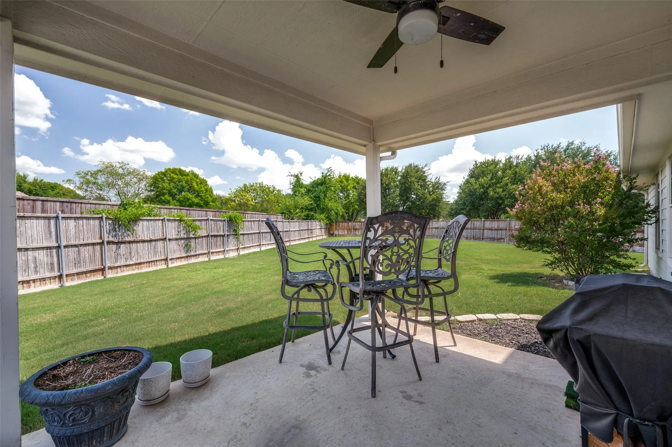 Single Family Residence For Sale in Collin County , 200 Ferndale Drive, Mc Kinney, Texas 75071, 3 Bedroom, 2 Bathroom, 2 Garage spaces, 1,801 Sqft, built in 2004, mls#21326547, Real Estate Agent in Mc Kinney, Homes For Sale in Collin county, Homes For Sale in Mc Kinney, Realtor in Mc Kinney Texas, Real Estate Brokerage Independent Realty Texas, Luminita Cordes Realtor