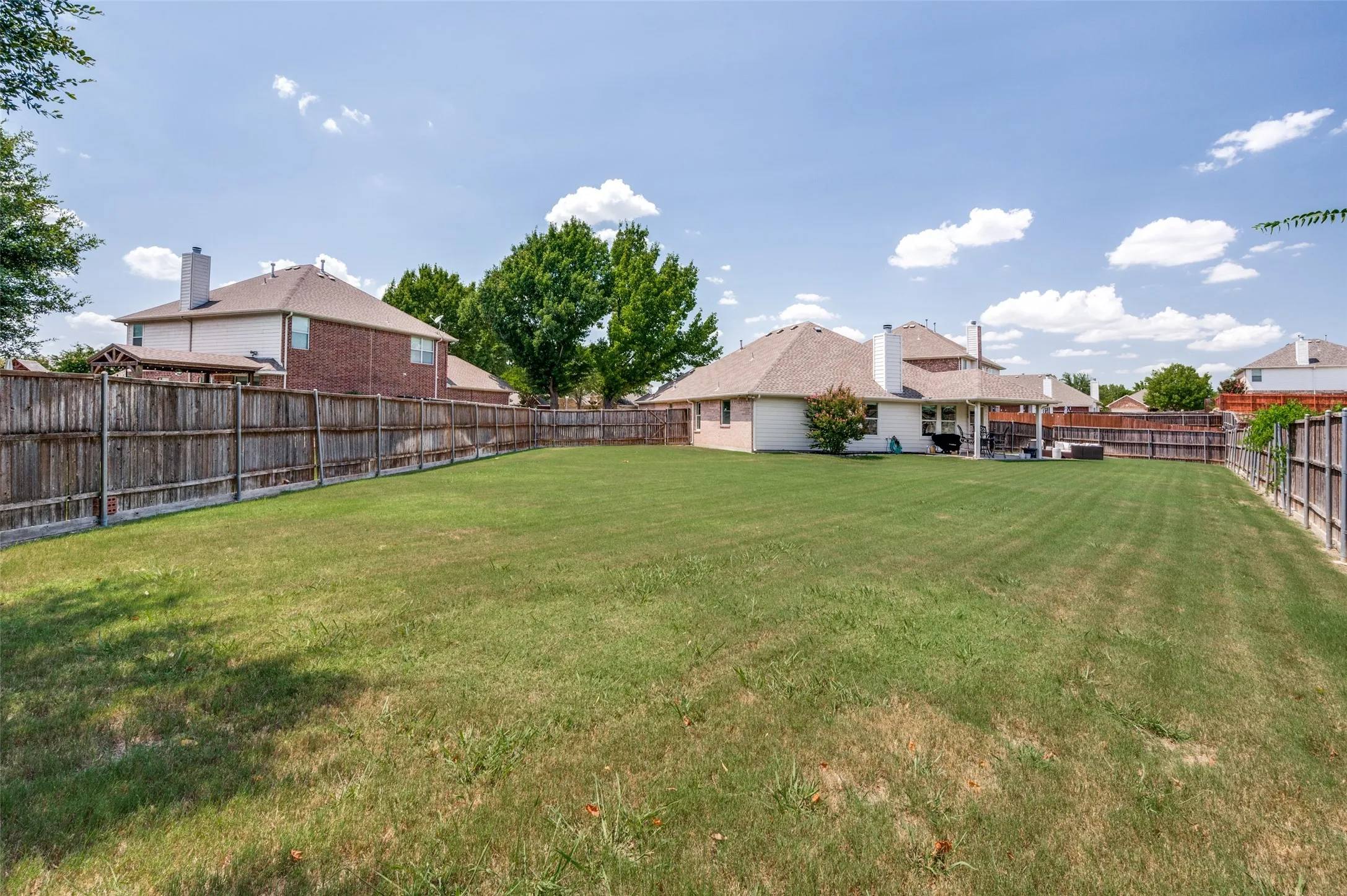 Single Family Residence For Sale in Collin County , 200 Ferndale Drive, Mc Kinney, Texas 75071, 3 Bedroom, 2 Bathroom, 2 Garage spaces, 1,801 Sqft, built in 2004, mls#21326547, Real Estate Agent in Mc Kinney, Homes For Sale in Collin county, Homes For Sale in Mc Kinney, Realtor in Mc Kinney Texas, Real Estate Brokerage Independent Realty Texas, Luminita Cordes Realtor