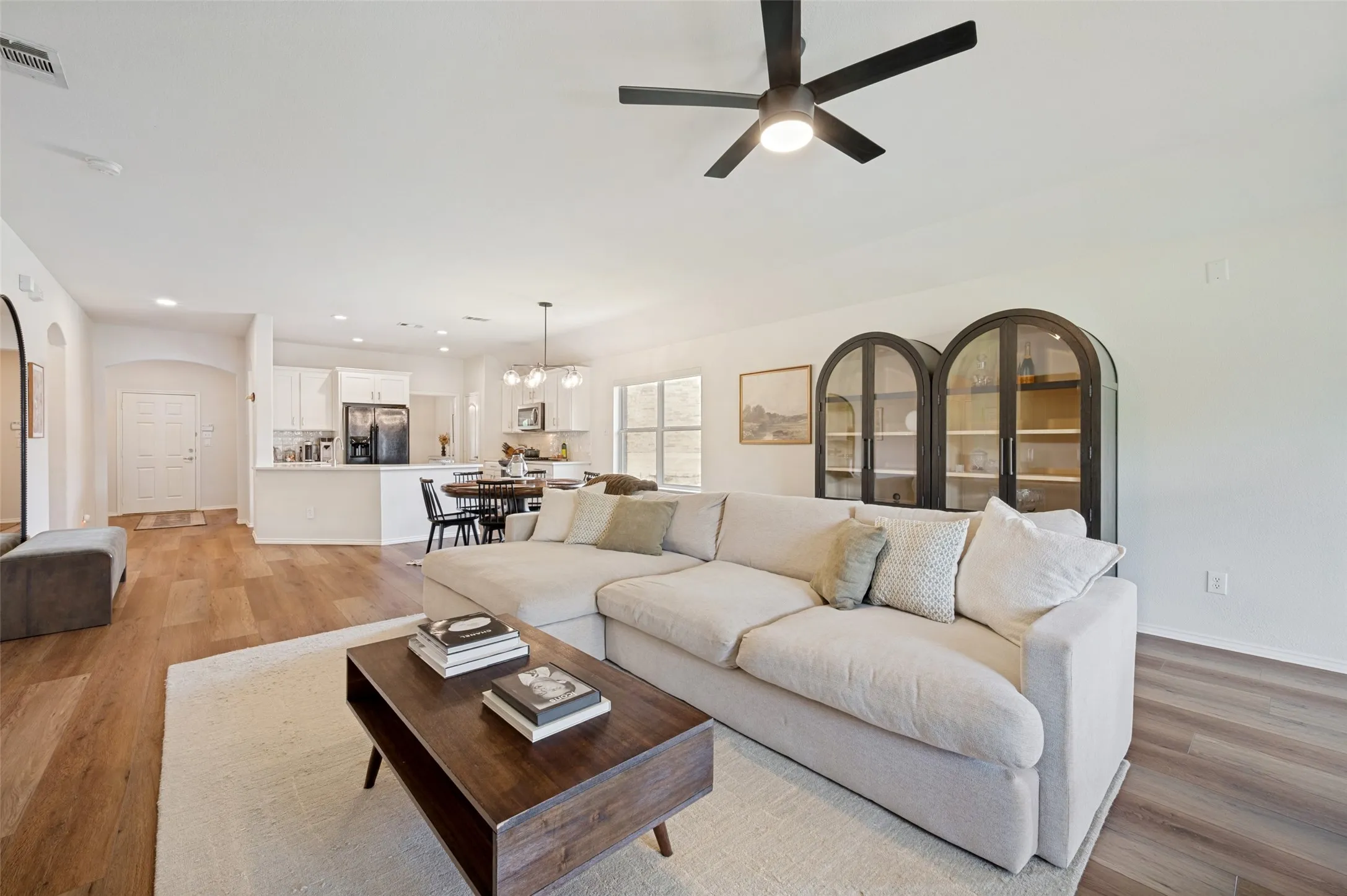 Single Family Residence For Sale in Collin County , 200 Ferndale Drive, Mc Kinney, Texas 75071, 3 Bedroom, 2 Bathroom, 2 Garage spaces, 1,801 Sqft, built in 2004, mls#21326547, Real Estate Agent in Mc Kinney, Homes For Sale in Collin county, Homes For Sale in Mc Kinney, Realtor in Mc Kinney Texas, Real Estate Brokerage Independent Realty Texas, Luminita Cordes Realtor