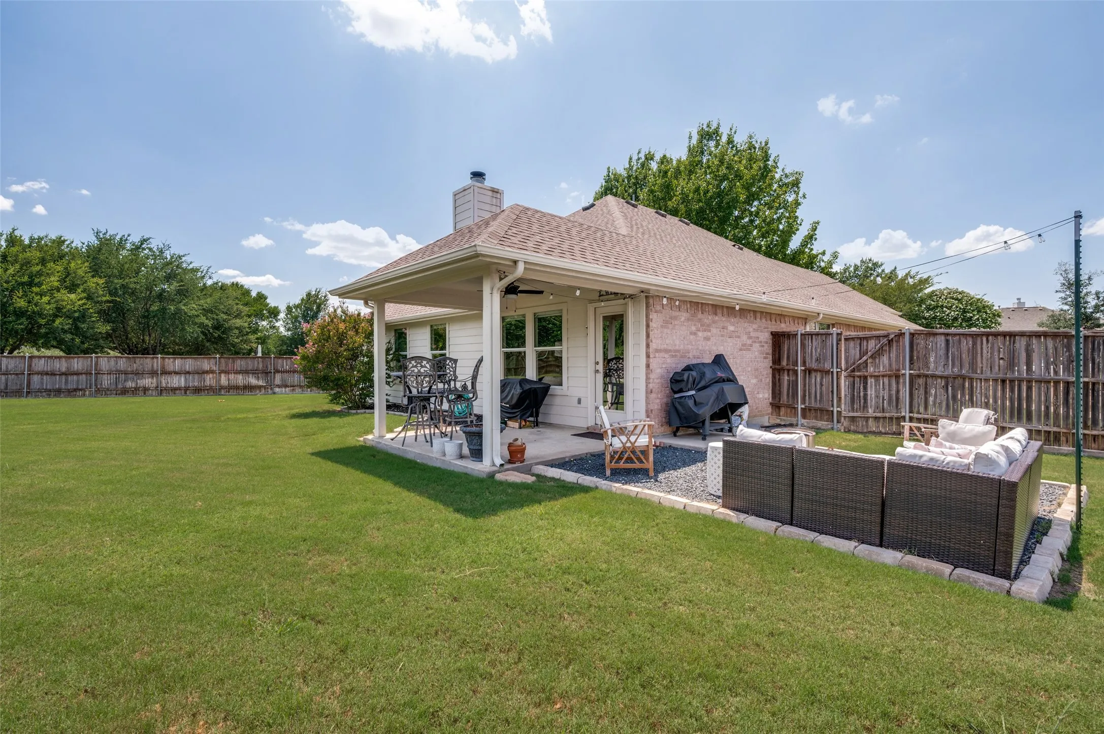 Single Family Residence For Sale in Collin County , 200 Ferndale Drive, Mc Kinney, Texas 75071, 3 Bedroom, 2 Bathroom, 2 Garage spaces, 1,801 Sqft, built in 2004, mls#21326547, Real Estate Agent in Mc Kinney, Homes For Sale in Collin county, Homes For Sale in Mc Kinney, Realtor in Mc Kinney Texas, Real Estate Brokerage Independent Realty Texas, Luminita Cordes Realtor