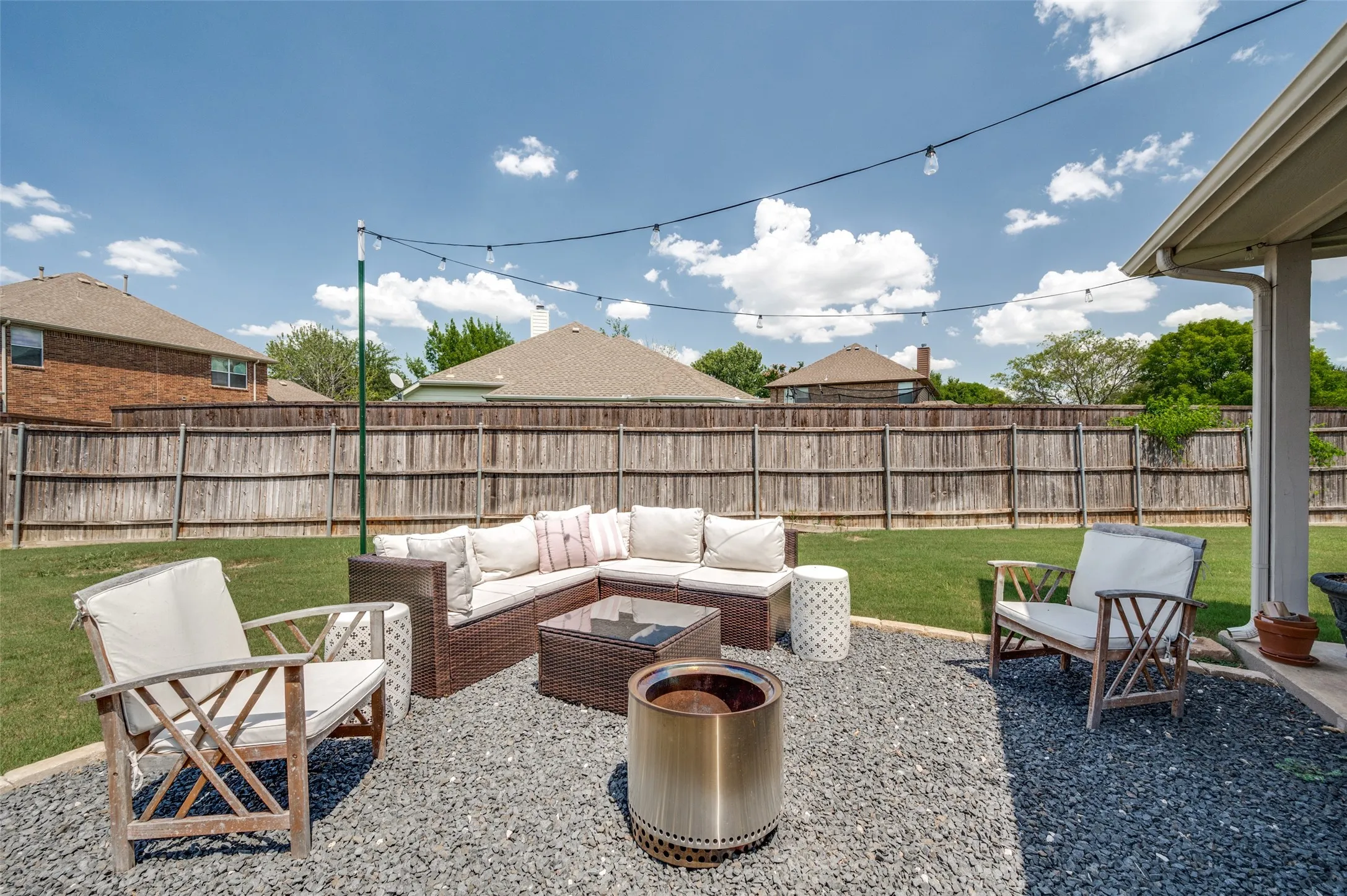 Single Family Residence For Sale in Collin County , 200 Ferndale Drive, Mc Kinney, Texas 75071, 3 Bedroom, 2 Bathroom, 2 Garage spaces, 1,801 Sqft, built in 2004, mls#21326547, Real Estate Agent in Mc Kinney, Homes For Sale in Collin county, Homes For Sale in Mc Kinney, Realtor in Mc Kinney Texas, Real Estate Brokerage Independent Realty Texas, Luminita Cordes Realtor