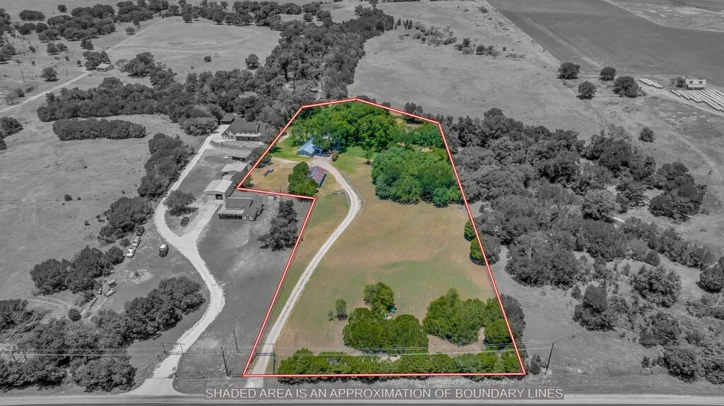 Single Family Residence For Sale in Bosque County , 5819 FM 56, Clifton, Texas 76634, 3 Bedroom, 3 Bathroom, 2 Garage spaces, 2,233 Sqft, built in 1987, mls#21327345, Real Estate Agent in Clifton, Homes For Sale in Bosque county, Homes For Sale in Clifton, Realtor in Clifton Texas, Real Estate Brokerage Independent Realty Texas, Luminita Cordes Realtor