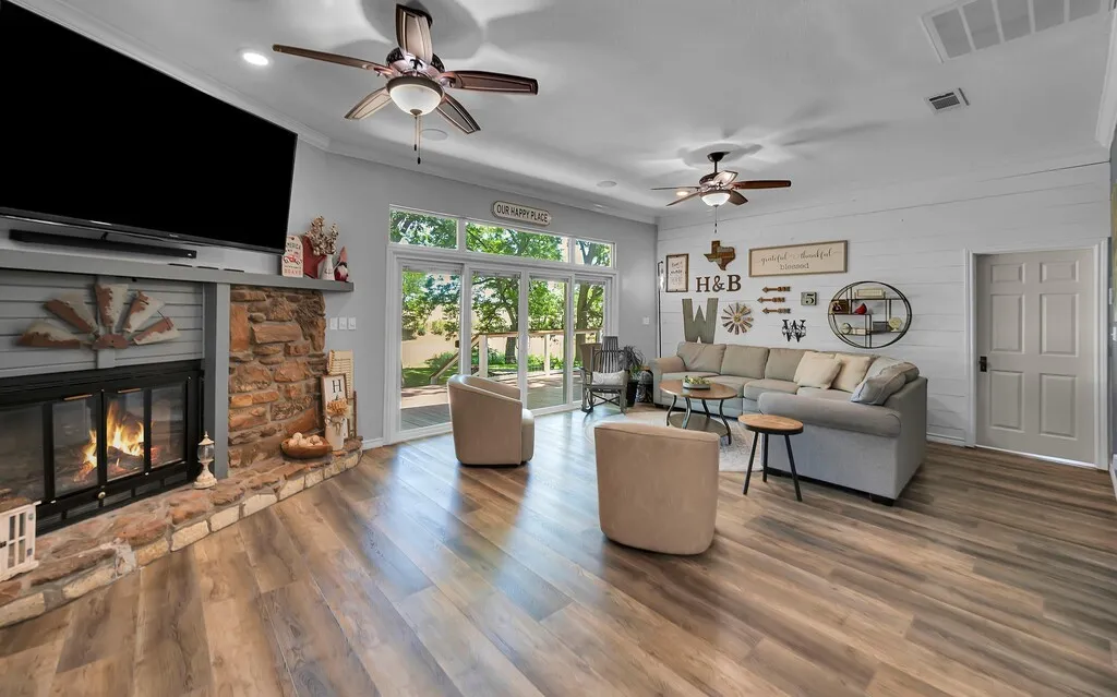 Single Family Residence For Sale in Bosque County , 5819 FM 56, Clifton, Texas 76634, 3 Bedroom, 3 Bathroom, 2 Garage spaces, 2,233 Sqft, built in 1987, mls#21327345, Real Estate Agent in Clifton, Homes For Sale in Bosque county, Homes For Sale in Clifton, Realtor in Clifton Texas, Real Estate Brokerage Independent Realty Texas, Luminita Cordes Realtor
