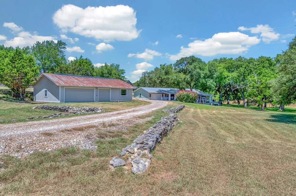 Single Family Residence For Sale in Bosque County , 5819 FM 56, Clifton, Texas 76634, 3 Bedroom, 3 Bathroom, 2 Garage spaces, 2,233 Sqft, built in 1987, mls#21327345, Real Estate Agent in Clifton, Homes For Sale in Bosque county, Homes For Sale in Clifton, Realtor in Clifton Texas, Real Estate Brokerage Independent Realty Texas, Luminita Cordes Realtor