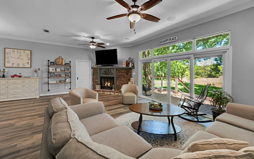 Single Family Residence For Sale in Bosque County , 5819 FM 56, Clifton, Texas 76634, 3 Bedroom, 3 Bathroom, 2 Garage spaces, 2,233 Sqft, built in 1987, mls#21327345, Real Estate Agent in Clifton, Homes For Sale in Bosque county, Homes For Sale in Clifton, Realtor in Clifton Texas, Real Estate Brokerage Independent Realty Texas, Luminita Cordes Realtor