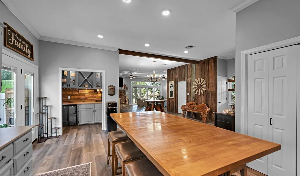 Single Family Residence For Sale in Bosque County , 5819 FM 56, Clifton, Texas 76634, 3 Bedroom, 3 Bathroom, 2 Garage spaces, 2,233 Sqft, built in 1987, mls#21327345, Real Estate Agent in Clifton, Homes For Sale in Bosque county, Homes For Sale in Clifton, Realtor in Clifton Texas, Real Estate Brokerage Independent Realty Texas, Luminita Cordes Realtor