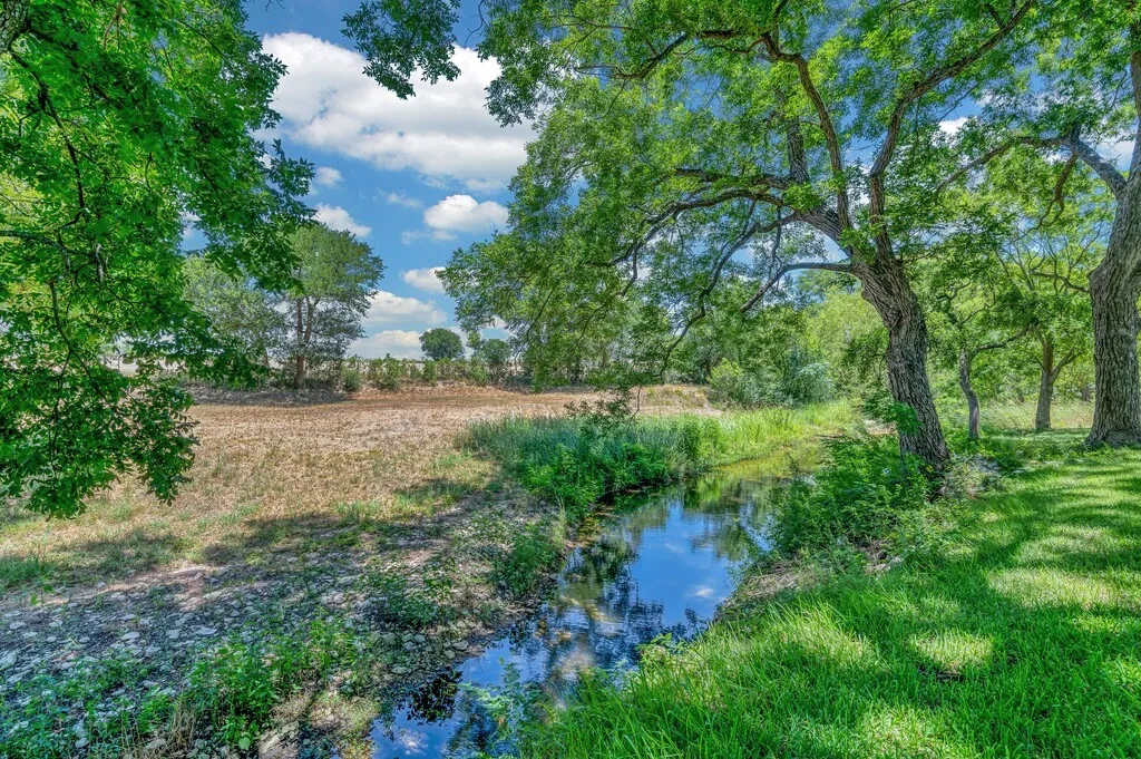 Single Family Residence For Sale in Bosque County , 5819 FM 56, Clifton, Texas 76634, 3 Bedroom, 3 Bathroom, 2 Garage spaces, 2,233 Sqft, built in 1987, mls#21327345, Real Estate Agent in Clifton, Homes For Sale in Bosque county, Homes For Sale in Clifton, Realtor in Clifton Texas, Real Estate Brokerage Independent Realty Texas, Luminita Cordes Realtor