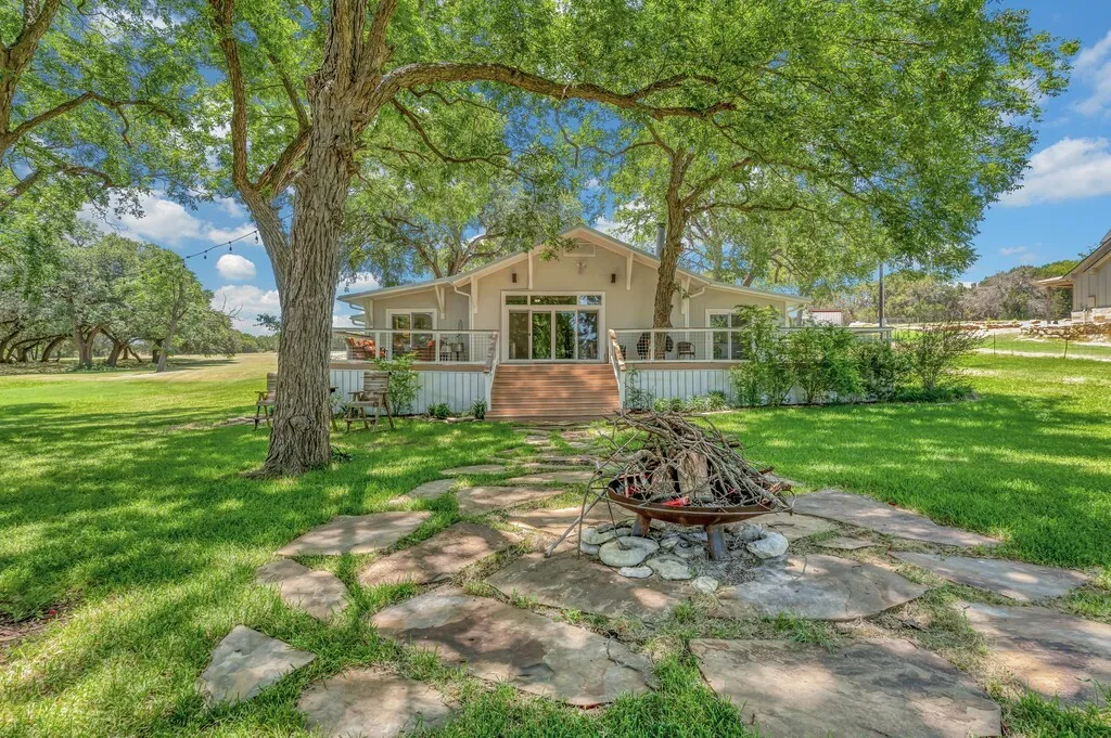 Single Family Residence For Sale in Bosque County , 5819 FM 56, Clifton, Texas 76634, 3 Bedroom, 3 Bathroom, 2 Garage spaces, 2,233 Sqft, built in 1987, mls#21327345, Real Estate Agent in Clifton, Homes For Sale in Bosque county, Homes For Sale in Clifton, Realtor in Clifton Texas, Real Estate Brokerage Independent Realty Texas, Luminita Cordes Realtor