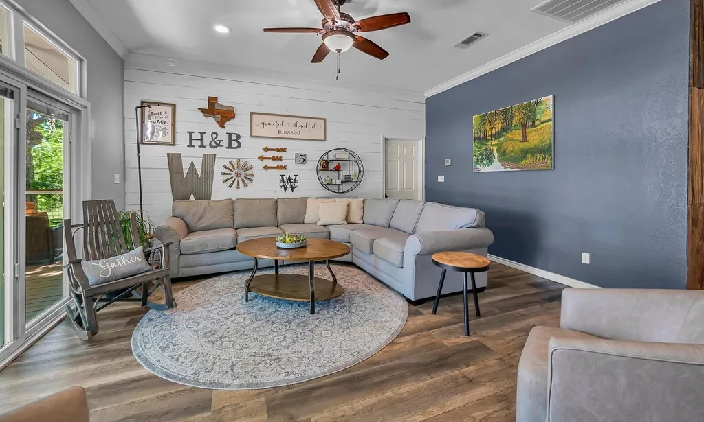 Single Family Residence For Sale in Bosque County , 5819 FM 56, Clifton, Texas 76634, 3 Bedroom, 3 Bathroom, 2 Garage spaces, 2,233 Sqft, built in 1987, mls#21327345, Real Estate Agent in Clifton, Homes For Sale in Bosque county, Homes For Sale in Clifton, Realtor in Clifton Texas, Real Estate Brokerage Independent Realty Texas, Luminita Cordes Realtor
