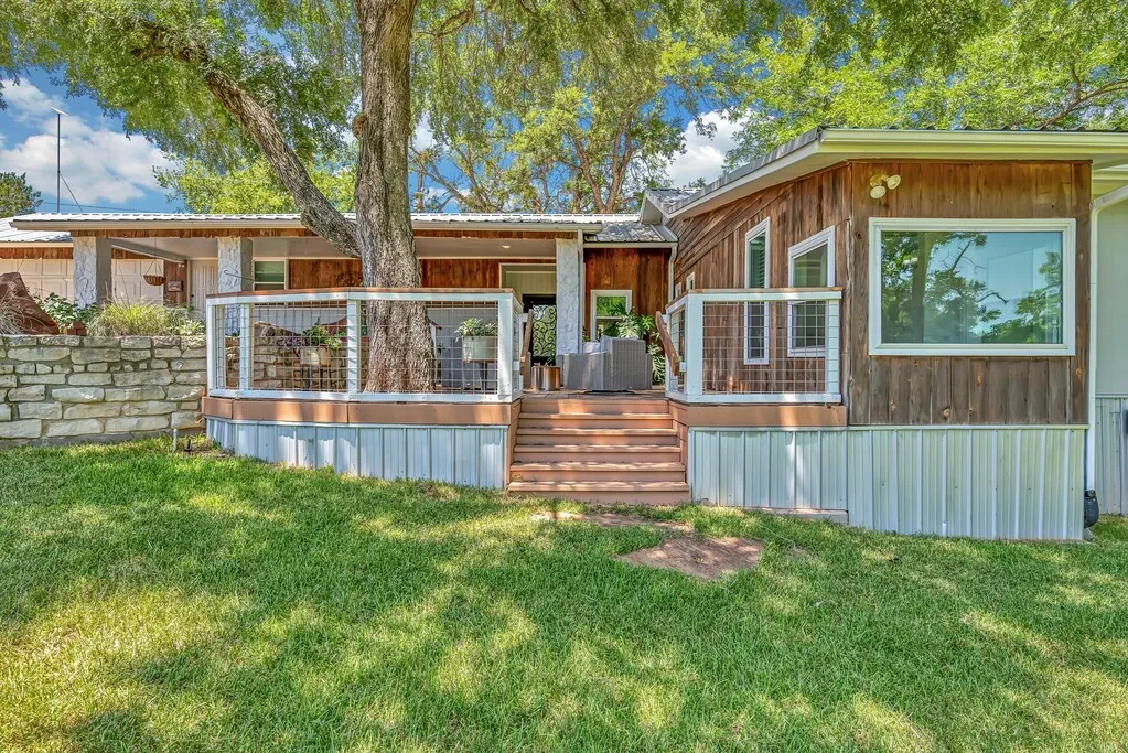 Single Family Residence For Sale in Bosque County , 5819 FM 56, Clifton, Texas 76634, 3 Bedroom, 3 Bathroom, 2 Garage spaces, 2,233 Sqft, built in 1987, mls#21327345, Real Estate Agent in Clifton, Homes For Sale in Bosque county, Homes For Sale in Clifton, Realtor in Clifton Texas, Real Estate Brokerage Independent Realty Texas, Luminita Cordes Realtor