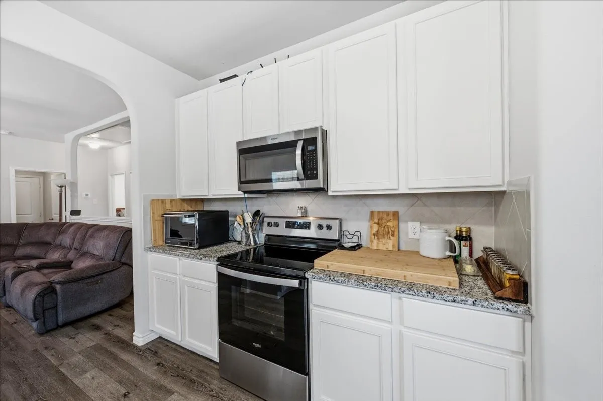 Single Family Residence For Sale in Ellis County , 1709 Mark Lane, Ennis, Texas 75119, 4 Bedroom, 2 Bathroom, 2 Garage spaces, 1,596 Sqft, built in 2021, mls#21327791, Real Estate Agent in Ennis, Homes For Sale in Ellis county, Homes For Sale in Ennis, Realtor in Ennis Texas, Real Estate Brokerage Independent Realty Texas, Luminita Cordes Realtor