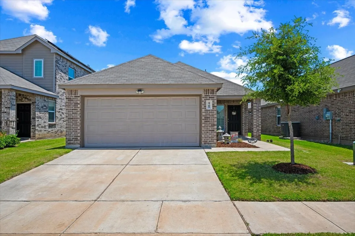Single Family Residence For Sale in Ellis County , 1709 Mark Lane, Ennis, Texas 75119, 4 Bedroom, 2 Bathroom, 2 Garage spaces, 1,596 Sqft, built in 2021, mls#21327791, Real Estate Agent in Ennis, Homes For Sale in Ellis county, Homes For Sale in Ennis, Realtor in Ennis Texas, Real Estate Brokerage Independent Realty Texas, Luminita Cordes Realtor