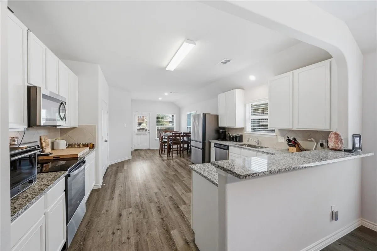 Single Family Residence For Sale in Ellis County , 1709 Mark Lane, Ennis, Texas 75119, 4 Bedroom, 2 Bathroom, 2 Garage spaces, 1,596 Sqft, built in 2021, mls#21327791, Real Estate Agent in Ennis, Homes For Sale in Ellis county, Homes For Sale in Ennis, Realtor in Ennis Texas, Real Estate Brokerage Independent Realty Texas, Luminita Cordes Realtor