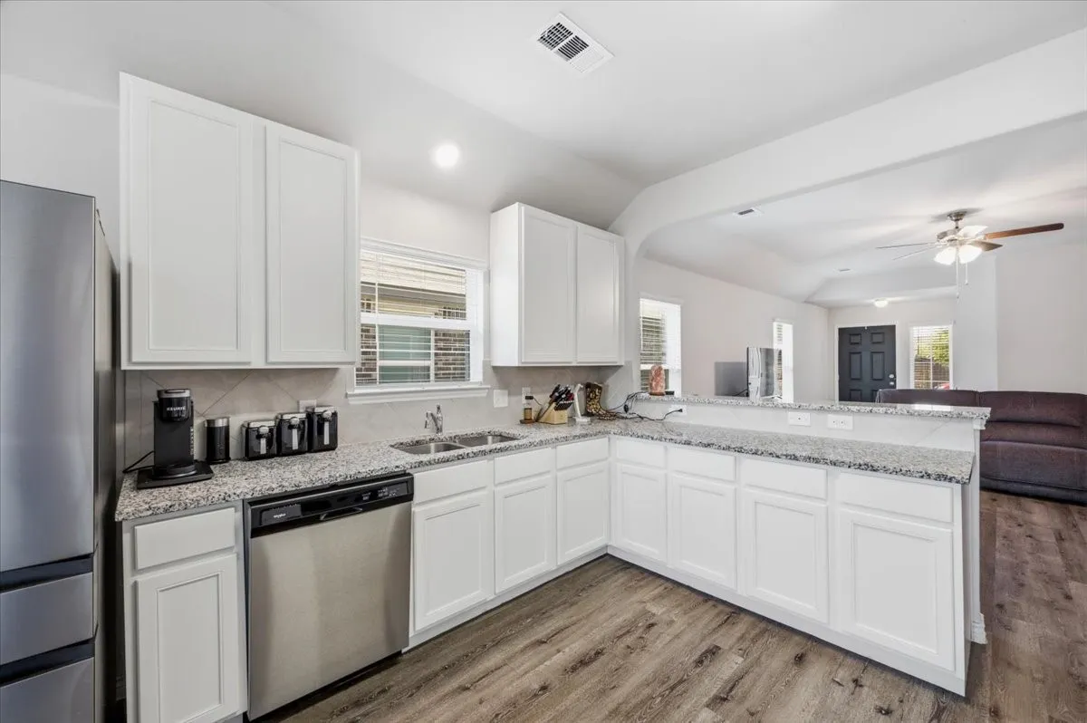 Single Family Residence For Sale in Ellis County , 1709 Mark Lane, Ennis, Texas 75119, 4 Bedroom, 2 Bathroom, 2 Garage spaces, 1,596 Sqft, built in 2021, mls#21327791, Real Estate Agent in Ennis, Homes For Sale in Ellis county, Homes For Sale in Ennis, Realtor in Ennis Texas, Real Estate Brokerage Independent Realty Texas, Luminita Cordes Realtor