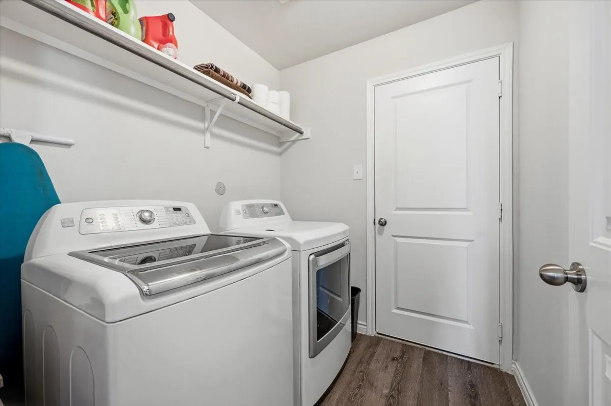 Single Family Residence For Sale in Ellis County , 1709 Mark Lane, Ennis, Texas 75119, 4 Bedroom, 2 Bathroom, 2 Garage spaces, 1,596 Sqft, built in 2021, mls#21327791, Real Estate Agent in Ennis, Homes For Sale in Ellis county, Homes For Sale in Ennis, Realtor in Ennis Texas, Real Estate Brokerage Independent Realty Texas, Luminita Cordes Realtor
