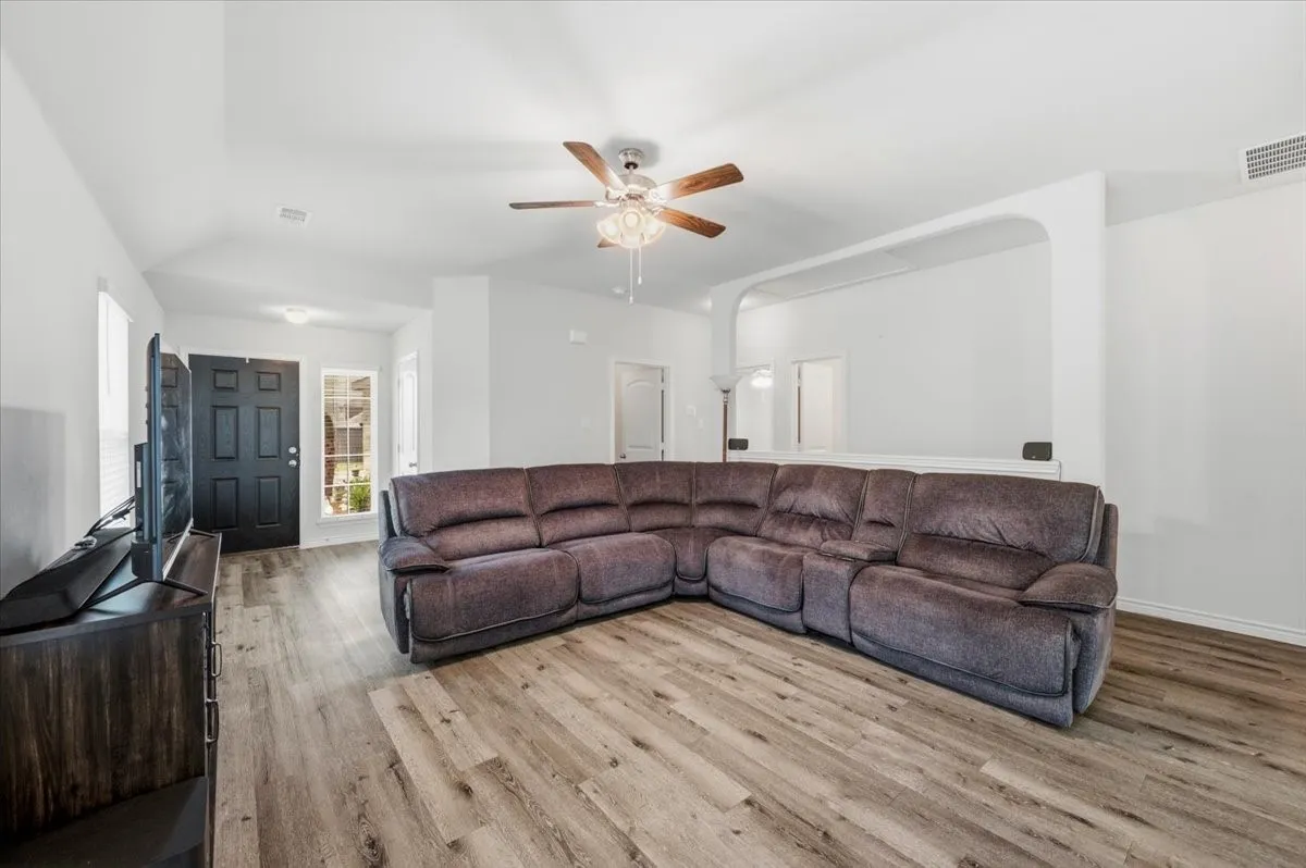 Single Family Residence For Sale in Ellis County , 1709 Mark Lane, Ennis, Texas 75119, 4 Bedroom, 2 Bathroom, 2 Garage spaces, 1,596 Sqft, built in 2021, mls#21327791, Real Estate Agent in Ennis, Homes For Sale in Ellis county, Homes For Sale in Ennis, Realtor in Ennis Texas, Real Estate Brokerage Independent Realty Texas, Luminita Cordes Realtor