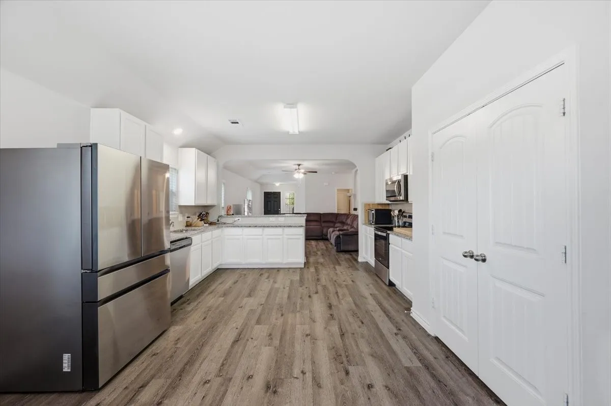 Single Family Residence For Sale in Ellis County , 1709 Mark Lane, Ennis, Texas 75119, 4 Bedroom, 2 Bathroom, 2 Garage spaces, 1,596 Sqft, built in 2021, mls#21327791, Real Estate Agent in Ennis, Homes For Sale in Ellis county, Homes For Sale in Ennis, Realtor in Ennis Texas, Real Estate Brokerage Independent Realty Texas, Luminita Cordes Realtor