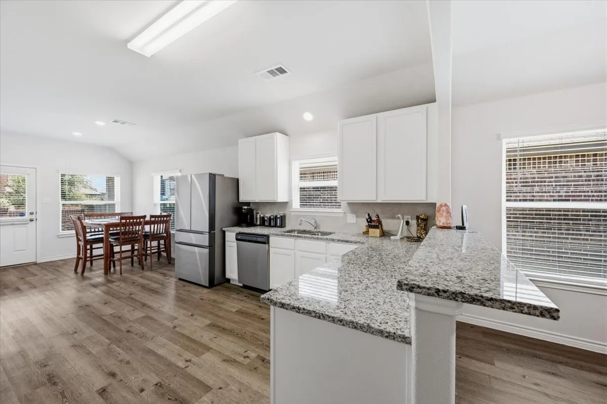 Single Family Residence For Sale in Ellis County , 1709 Mark Lane, Ennis, Texas 75119, 4 Bedroom, 2 Bathroom, 2 Garage spaces, 1,596 Sqft, built in 2021, mls#21327791, Real Estate Agent in Ennis, Homes For Sale in Ellis county, Homes For Sale in Ennis, Realtor in Ennis Texas, Real Estate Brokerage Independent Realty Texas, Luminita Cordes Realtor