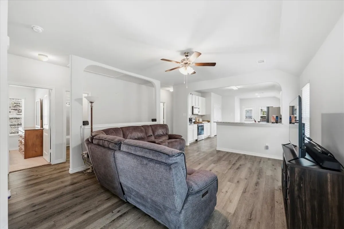 Single Family Residence For Sale in Ellis County , 1709 Mark Lane, Ennis, Texas 75119, 4 Bedroom, 2 Bathroom, 2 Garage spaces, 1,596 Sqft, built in 2021, mls#21327791, Real Estate Agent in Ennis, Homes For Sale in Ellis county, Homes For Sale in Ennis, Realtor in Ennis Texas, Real Estate Brokerage Independent Realty Texas, Luminita Cordes Realtor