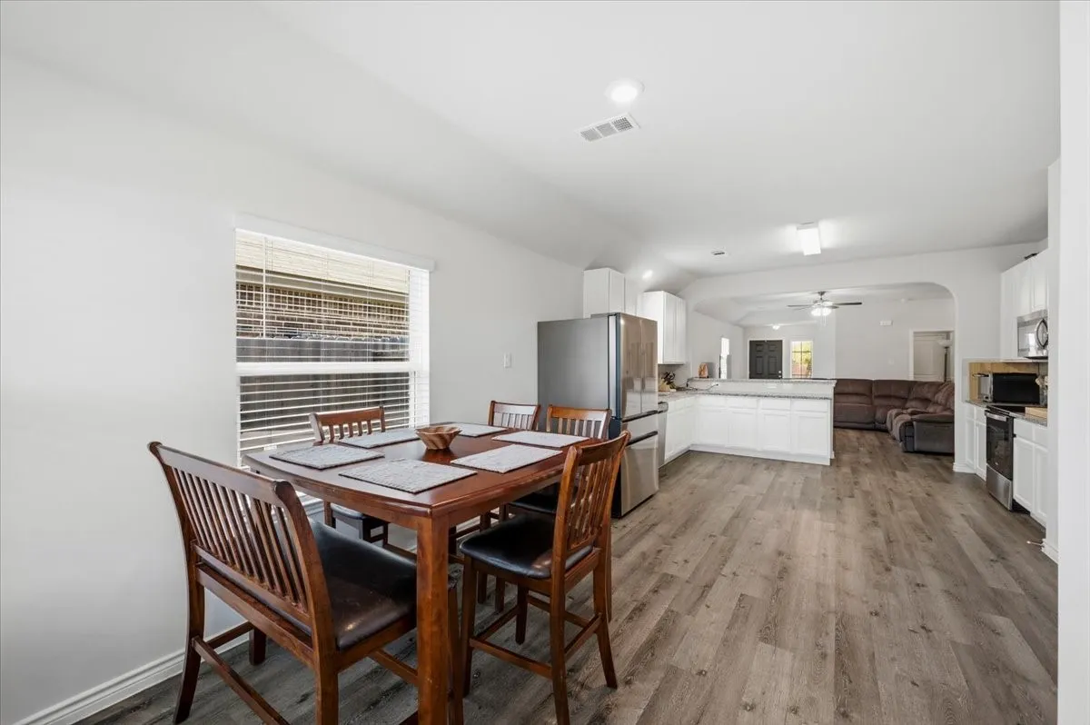 Single Family Residence For Sale in Ellis County , 1709 Mark Lane, Ennis, Texas 75119, 4 Bedroom, 2 Bathroom, 2 Garage spaces, 1,596 Sqft, built in 2021, mls#21327791, Real Estate Agent in Ennis, Homes For Sale in Ellis county, Homes For Sale in Ennis, Realtor in Ennis Texas, Real Estate Brokerage Independent Realty Texas, Luminita Cordes Realtor