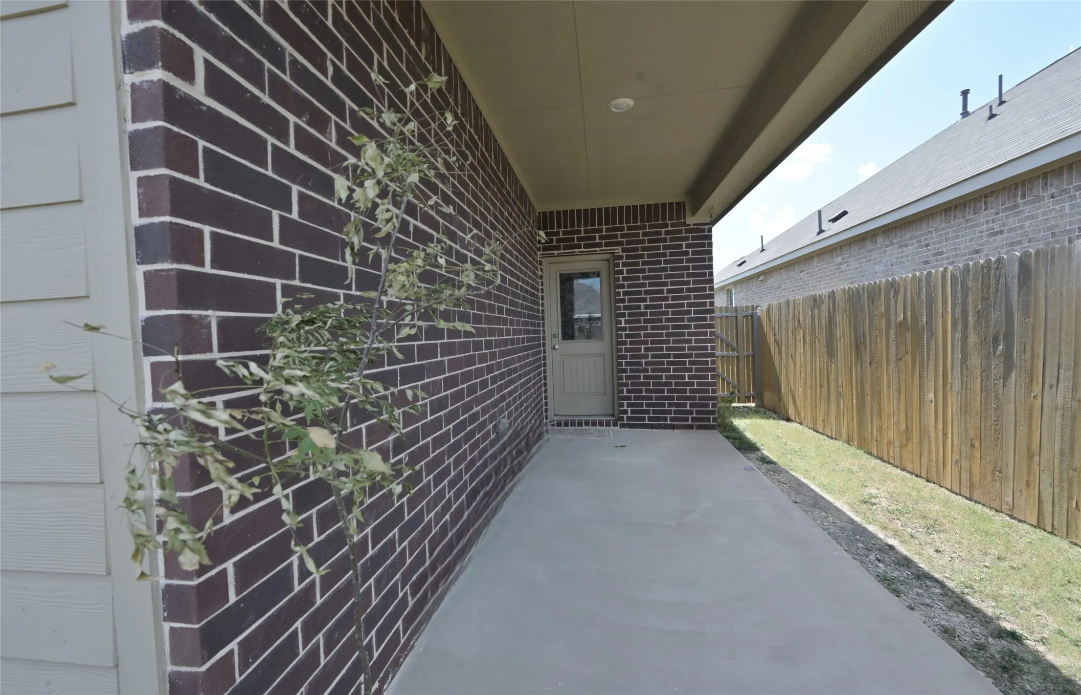 Single Family Residence For Sale in Denton County , 14800 Devils Claw Trail, Fort Worth, Texas 76052, 4 Bedroom, 2 Bathroom, 2 Garage spaces, 1,998 Sqft, built in 2021, mls#21324513, Real Estate Agent in Fort Worth, Homes For Sale in Denton county, Homes For Sale in Fort Worth, Realtor in Fort Worth Texas, Real Estate Brokerage Independent Realty Texas, Luminita Cordes Realtor
