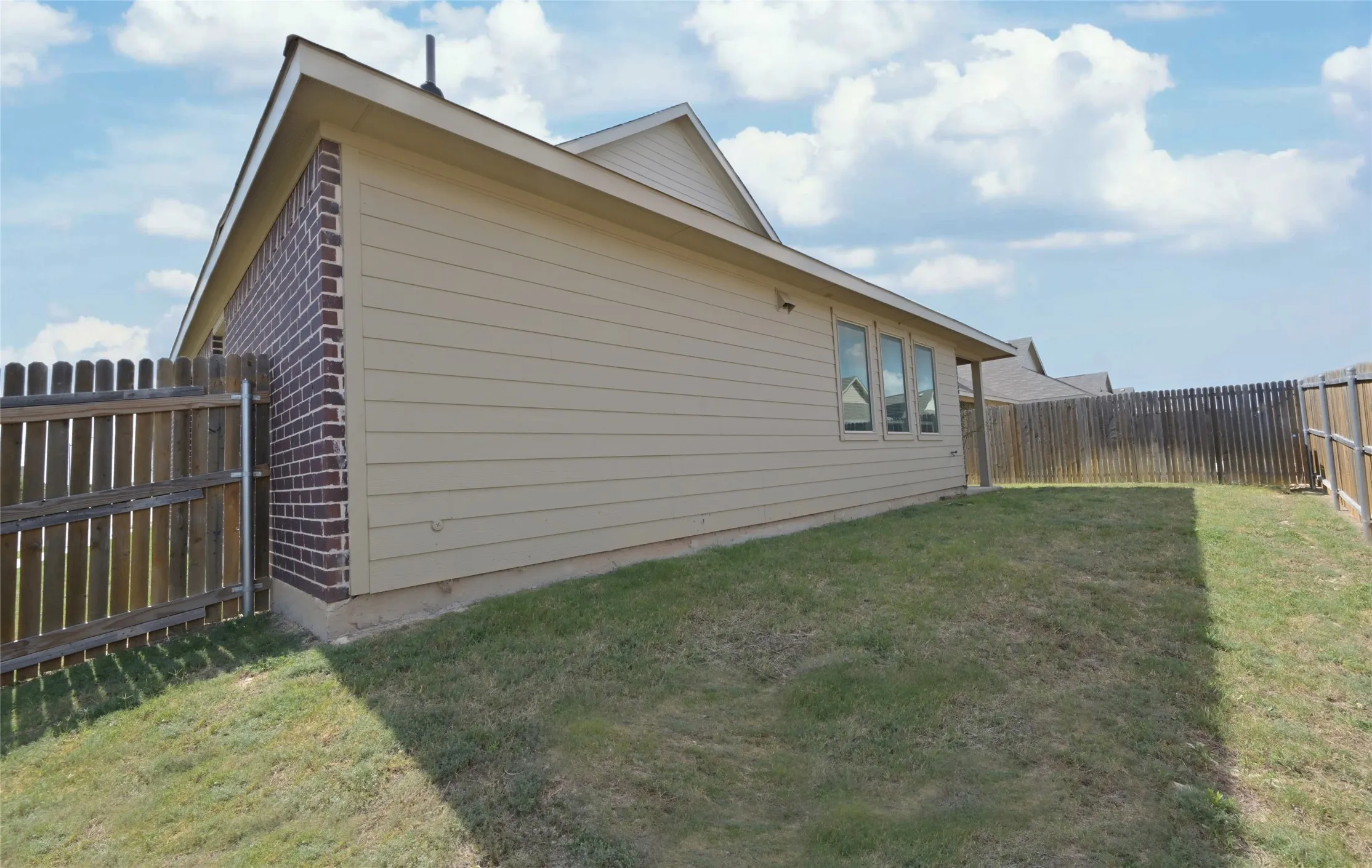 Single Family Residence For Sale in Denton County , 14800 Devils Claw Trail, Fort Worth, Texas 76052, 4 Bedroom, 2 Bathroom, 2 Garage spaces, 1,998 Sqft, built in 2021, mls#21324513, Real Estate Agent in Fort Worth, Homes For Sale in Denton county, Homes For Sale in Fort Worth, Realtor in Fort Worth Texas, Real Estate Brokerage Independent Realty Texas, Luminita Cordes Realtor