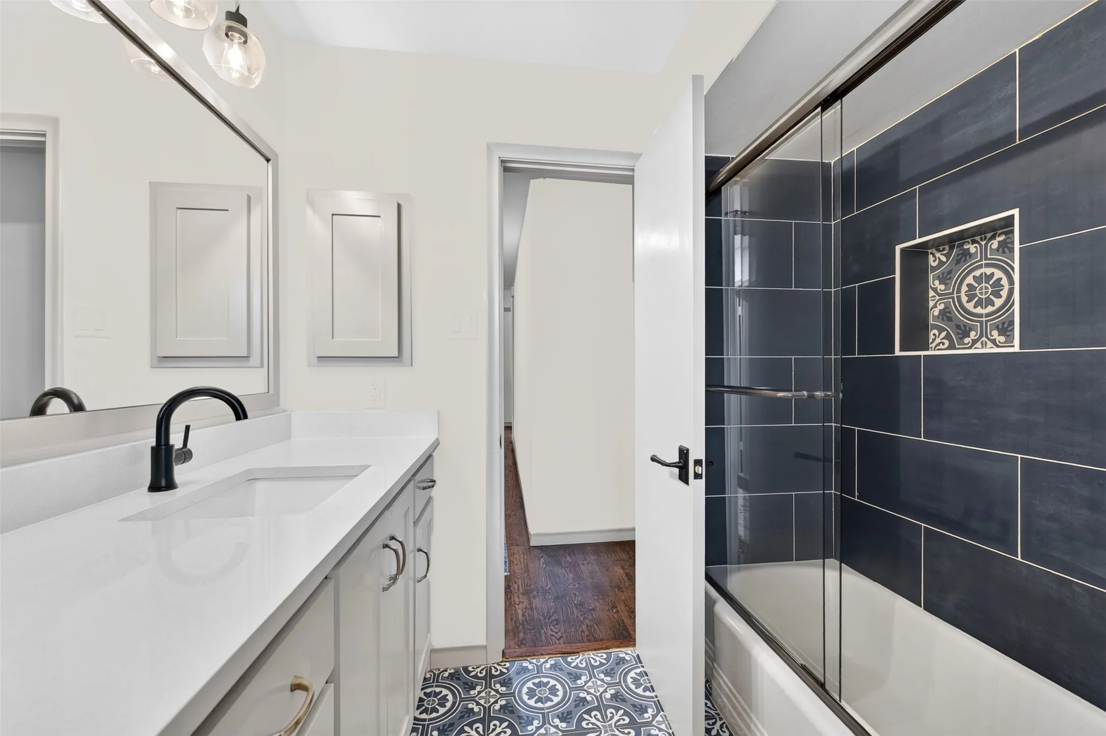 Single Family Residence For Sale in Dallas County , 13834 Tanglewood Drive, Farmers Branch, Texas 75234, 4 Bedroom, 3 Bathroom, 2 Garage spaces, 2,336 Sqft, built in 1960, mls#21327795, Real Estate Agent in Farmers Branch, Homes For Sale in Dallas county, Homes For Sale in Farmers Branch, Realtor in Farmers Branch Texas, Real Estate Brokerage Independent Realty Texas, Luminita Cordes Realtor