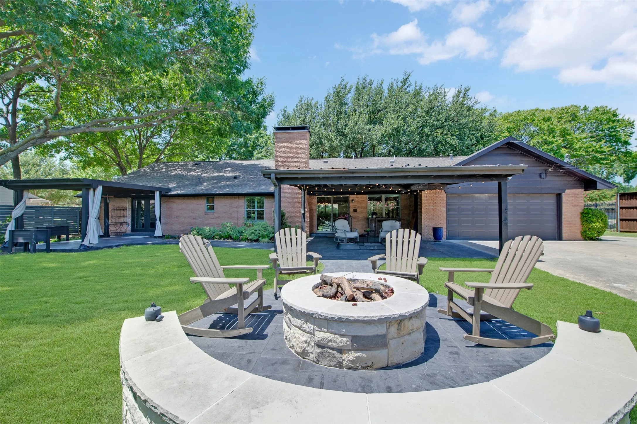Single Family Residence For Sale in Dallas County , 13834 Tanglewood Drive, Farmers Branch, Texas 75234, 4 Bedroom, 3 Bathroom, 2 Garage spaces, 2,336 Sqft, built in 1960, mls#21327795, Real Estate Agent in Farmers Branch, Homes For Sale in Dallas county, Homes For Sale in Farmers Branch, Realtor in Farmers Branch Texas, Real Estate Brokerage Independent Realty Texas, Luminita Cordes Realtor