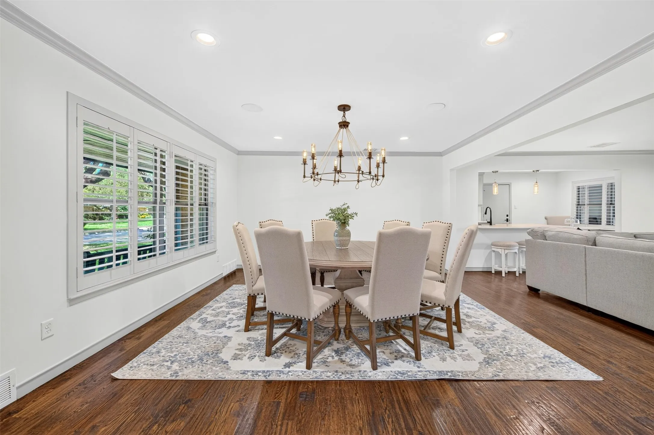 Single Family Residence For Sale in Dallas County , 13834 Tanglewood Drive, Farmers Branch, Texas 75234, 4 Bedroom, 3 Bathroom, 2 Garage spaces, 2,336 Sqft, built in 1960, mls#21327795, Real Estate Agent in Farmers Branch, Homes For Sale in Dallas county, Homes For Sale in Farmers Branch, Realtor in Farmers Branch Texas, Real Estate Brokerage Independent Realty Texas, Luminita Cordes Realtor