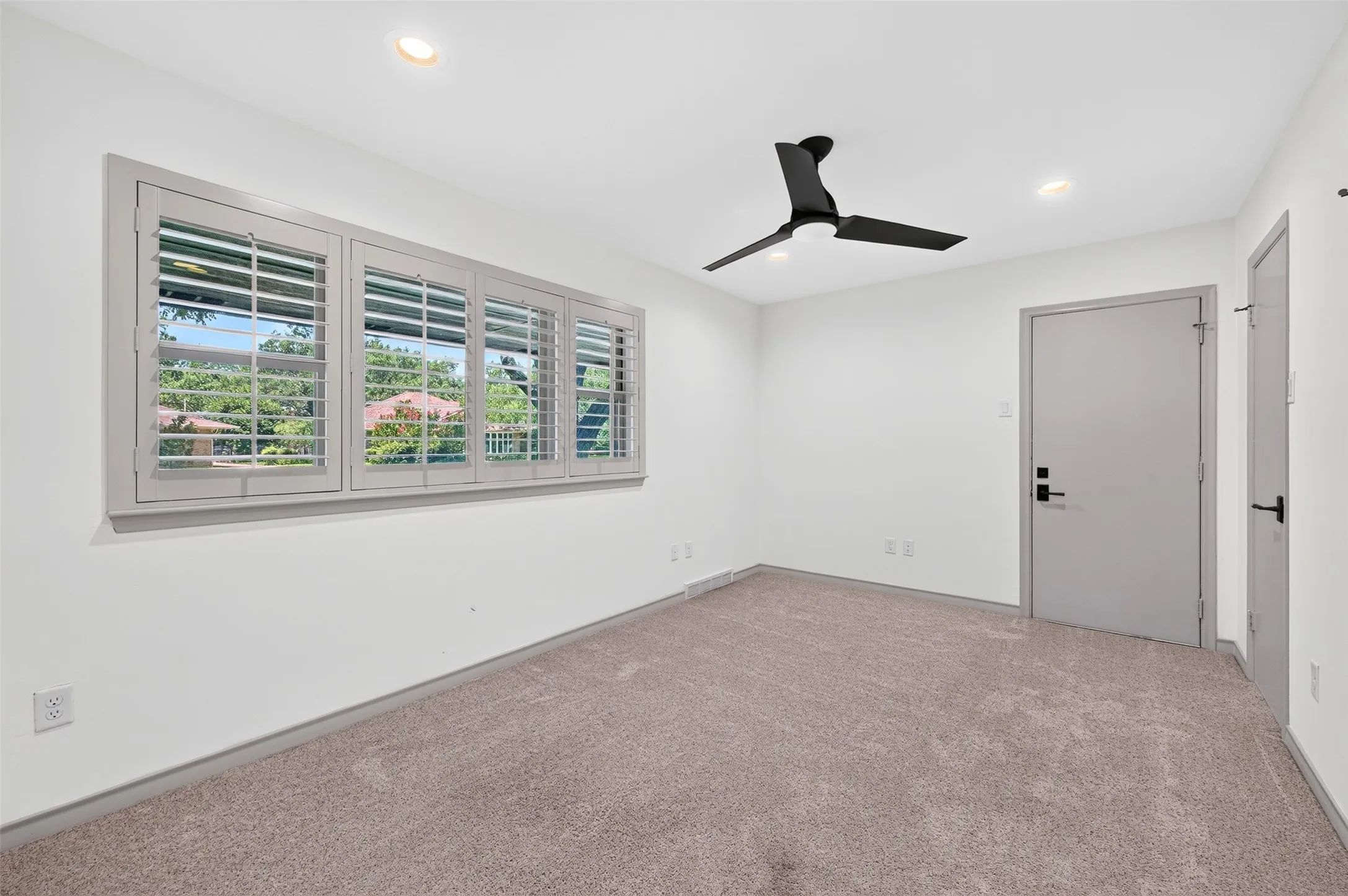 Single Family Residence For Sale in Dallas County , 13834 Tanglewood Drive, Farmers Branch, Texas 75234, 4 Bedroom, 3 Bathroom, 2 Garage spaces, 2,336 Sqft, built in 1960, mls#21327795, Real Estate Agent in Farmers Branch, Homes For Sale in Dallas county, Homes For Sale in Farmers Branch, Realtor in Farmers Branch Texas, Real Estate Brokerage Independent Realty Texas, Luminita Cordes Realtor