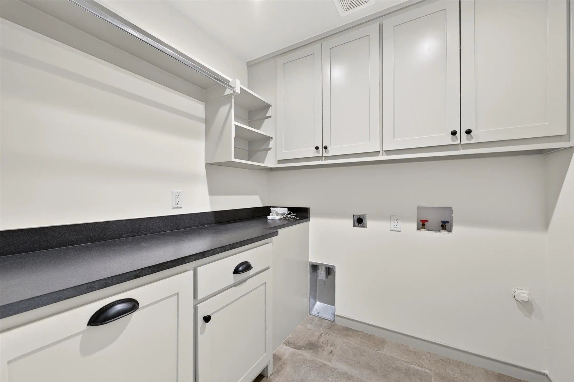Single Family Residence For Sale in Dallas County , 13834 Tanglewood Drive, Farmers Branch, Texas 75234, 4 Bedroom, 3 Bathroom, 2 Garage spaces, 2,336 Sqft, built in 1960, mls#21327795, Real Estate Agent in Farmers Branch, Homes For Sale in Dallas county, Homes For Sale in Farmers Branch, Realtor in Farmers Branch Texas, Real Estate Brokerage Independent Realty Texas, Luminita Cordes Realtor