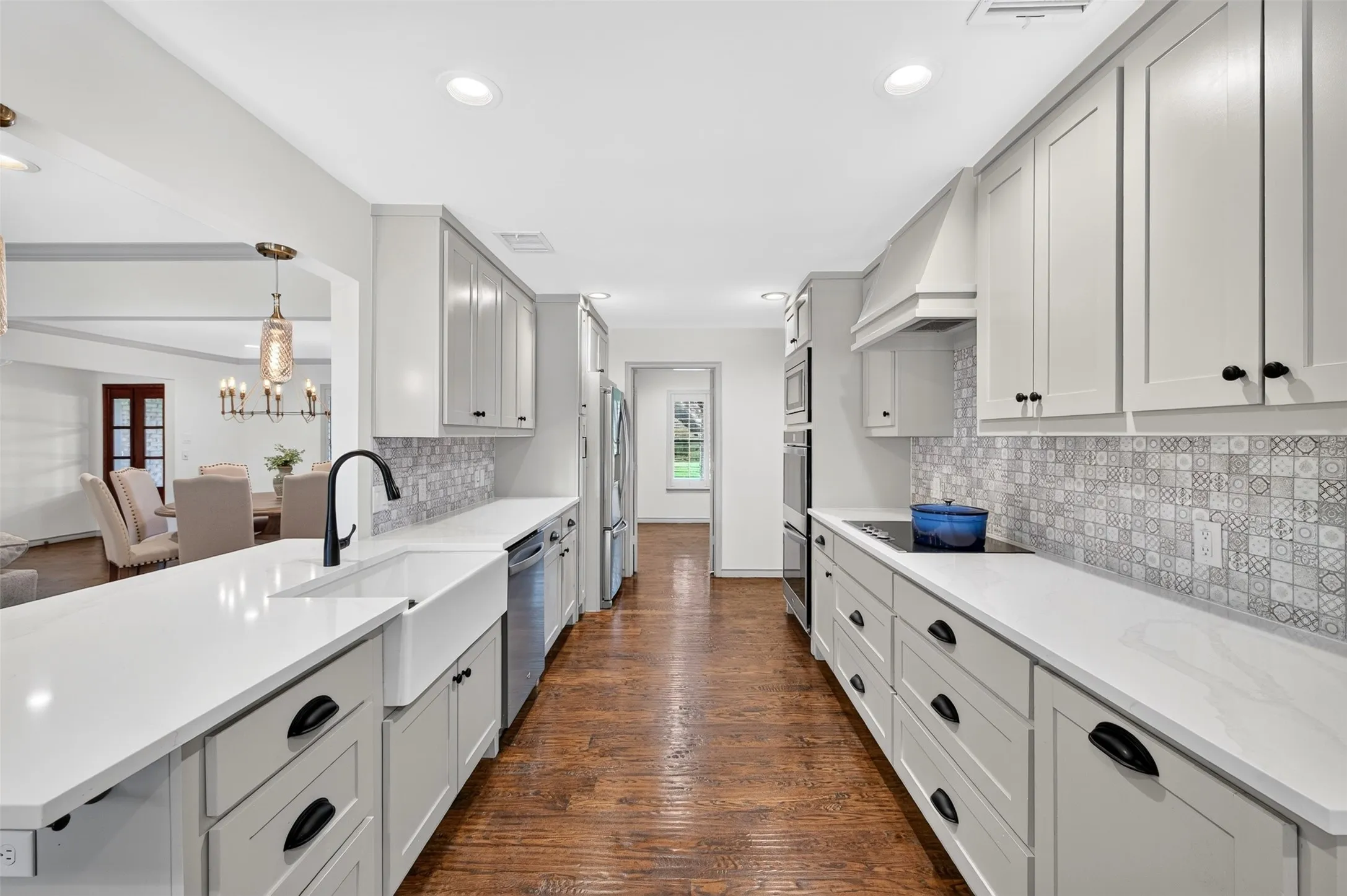 Single Family Residence For Sale in Dallas County , 13834 Tanglewood Drive, Farmers Branch, Texas 75234, 4 Bedroom, 3 Bathroom, 2 Garage spaces, 2,336 Sqft, built in 1960, mls#21327795, Real Estate Agent in Farmers Branch, Homes For Sale in Dallas county, Homes For Sale in Farmers Branch, Realtor in Farmers Branch Texas, Real Estate Brokerage Independent Realty Texas, Luminita Cordes Realtor